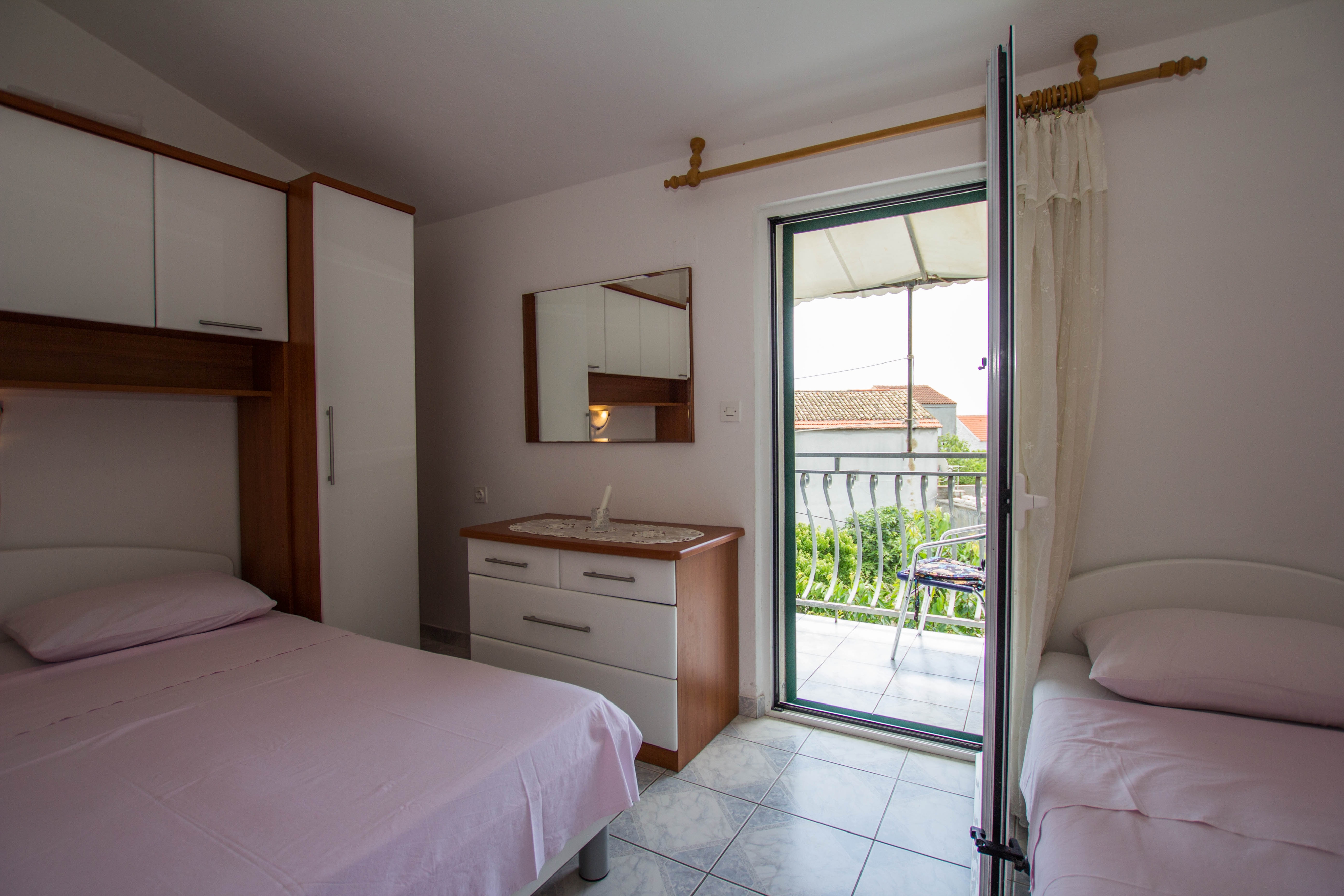 One bedroom apartment near beach Sućuraj, Hvar  A-b