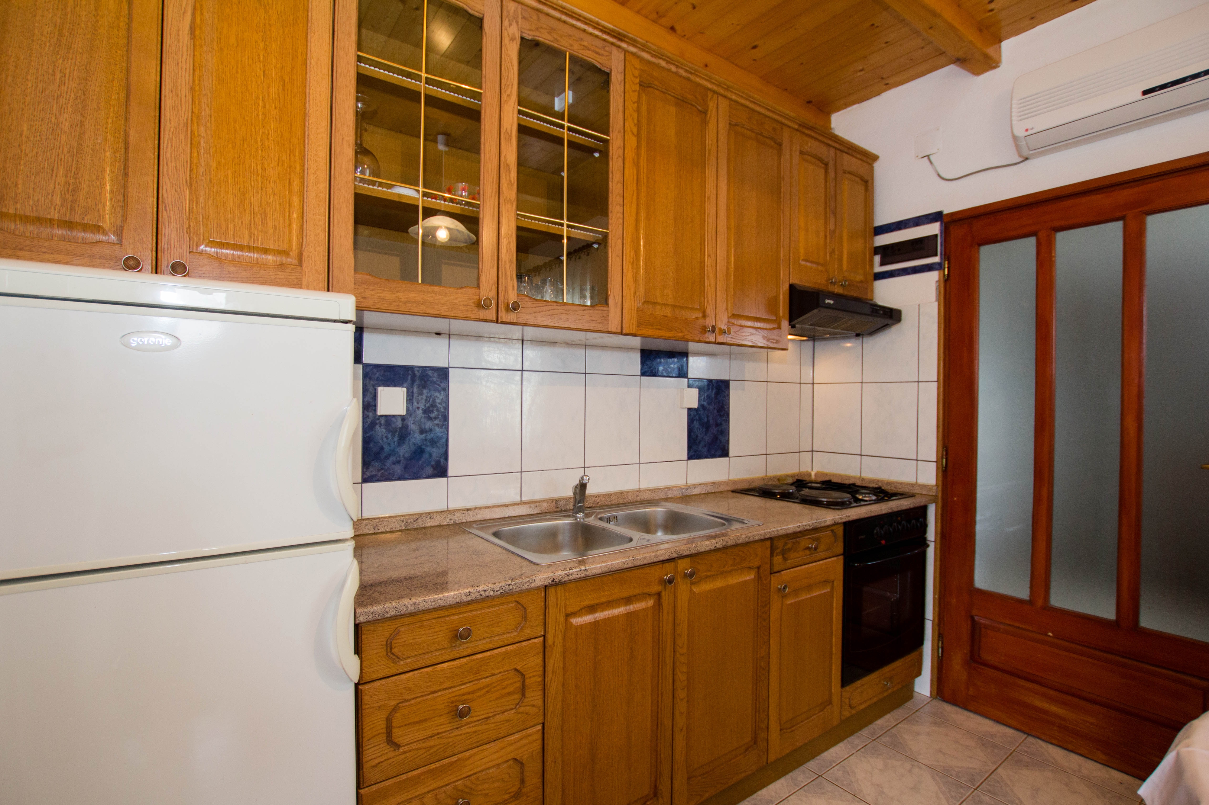 One bedroom apartment near beach Sućuraj, Hvar  A-b