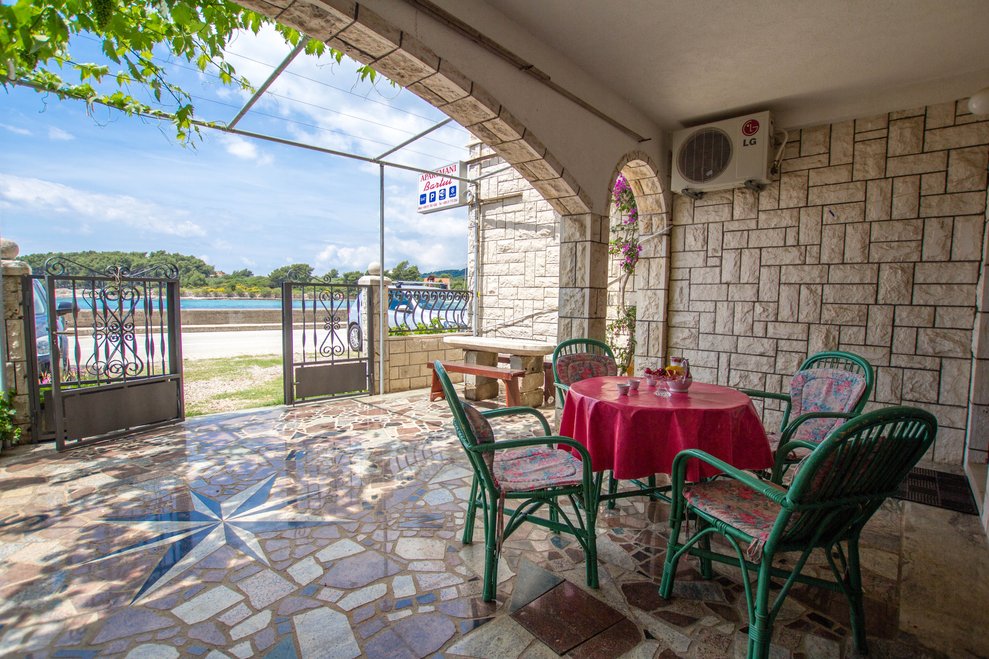 One bedroom apartment near beach Sućuraj, Hvar  A-c