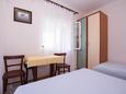 Dining room Sućuraj, Dining room in the studio-apartment, WiFi.