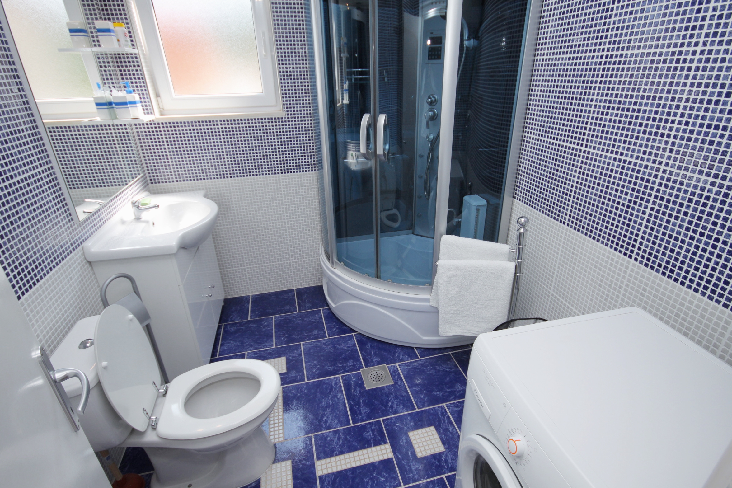 Four bedroom house with terrace and sea view Postira, Brač  K