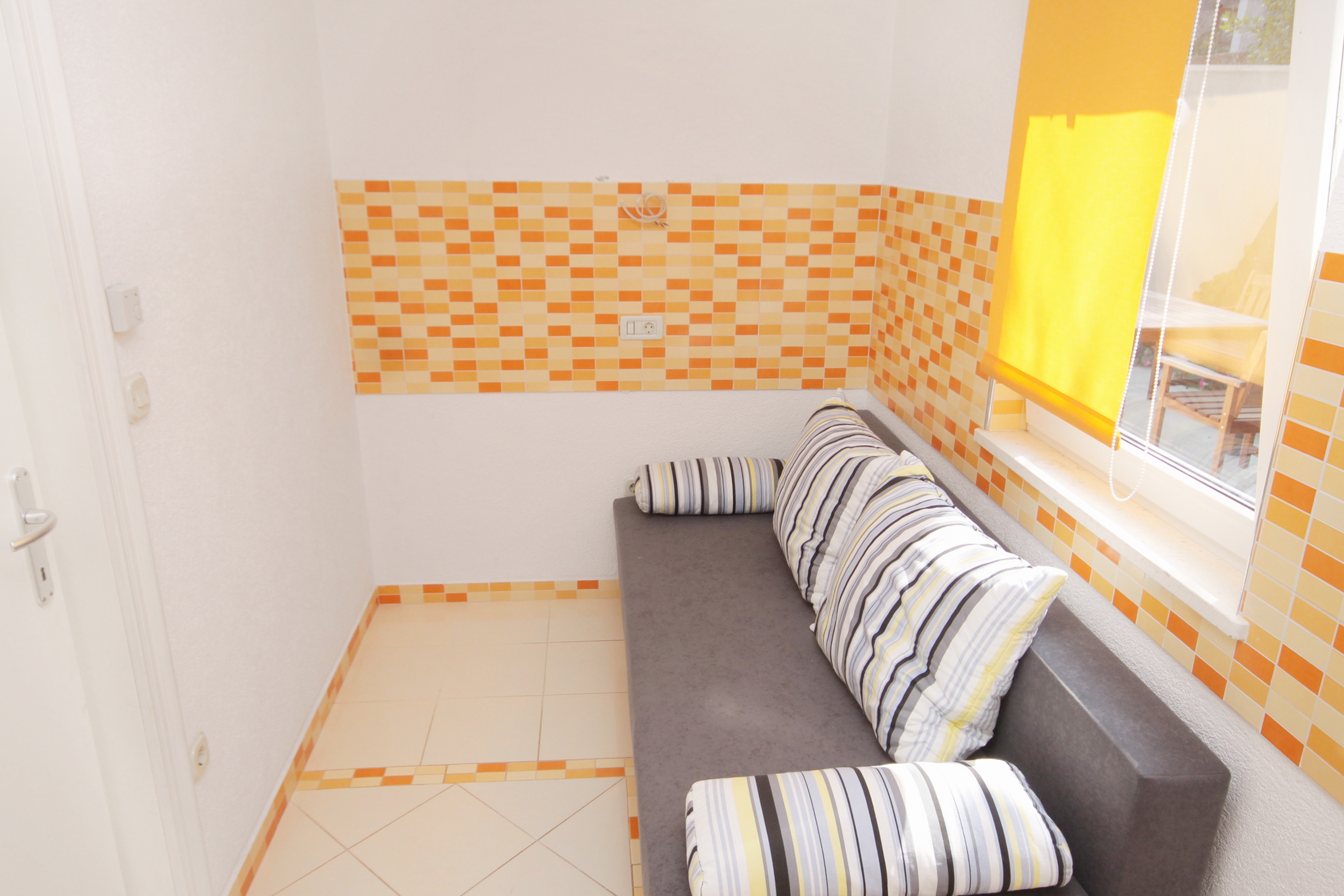 Four bedroom house with terrace and sea view Postira, Brač  K