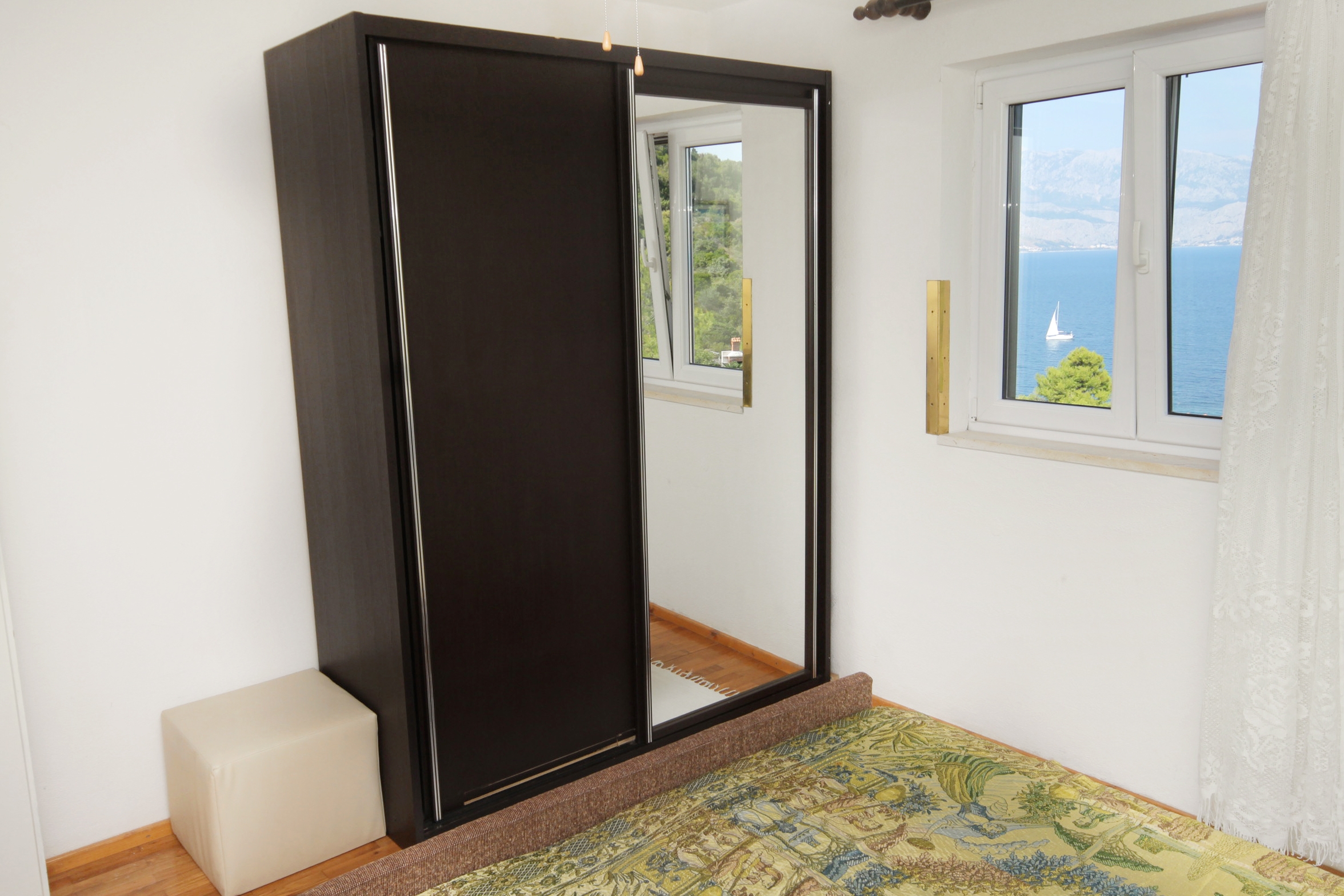 Four bedroom house with terrace and sea view Postira, Brač  K