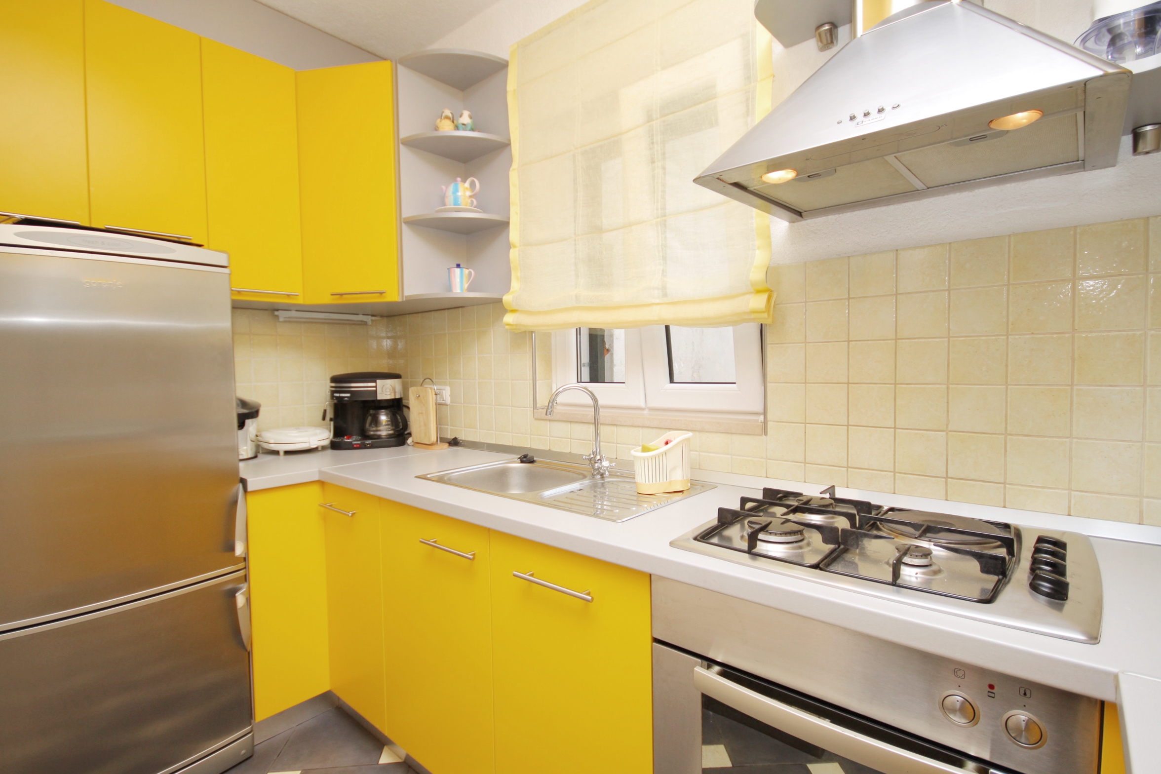 Four bedroom house with terrace and sea view Postira, Brač  K