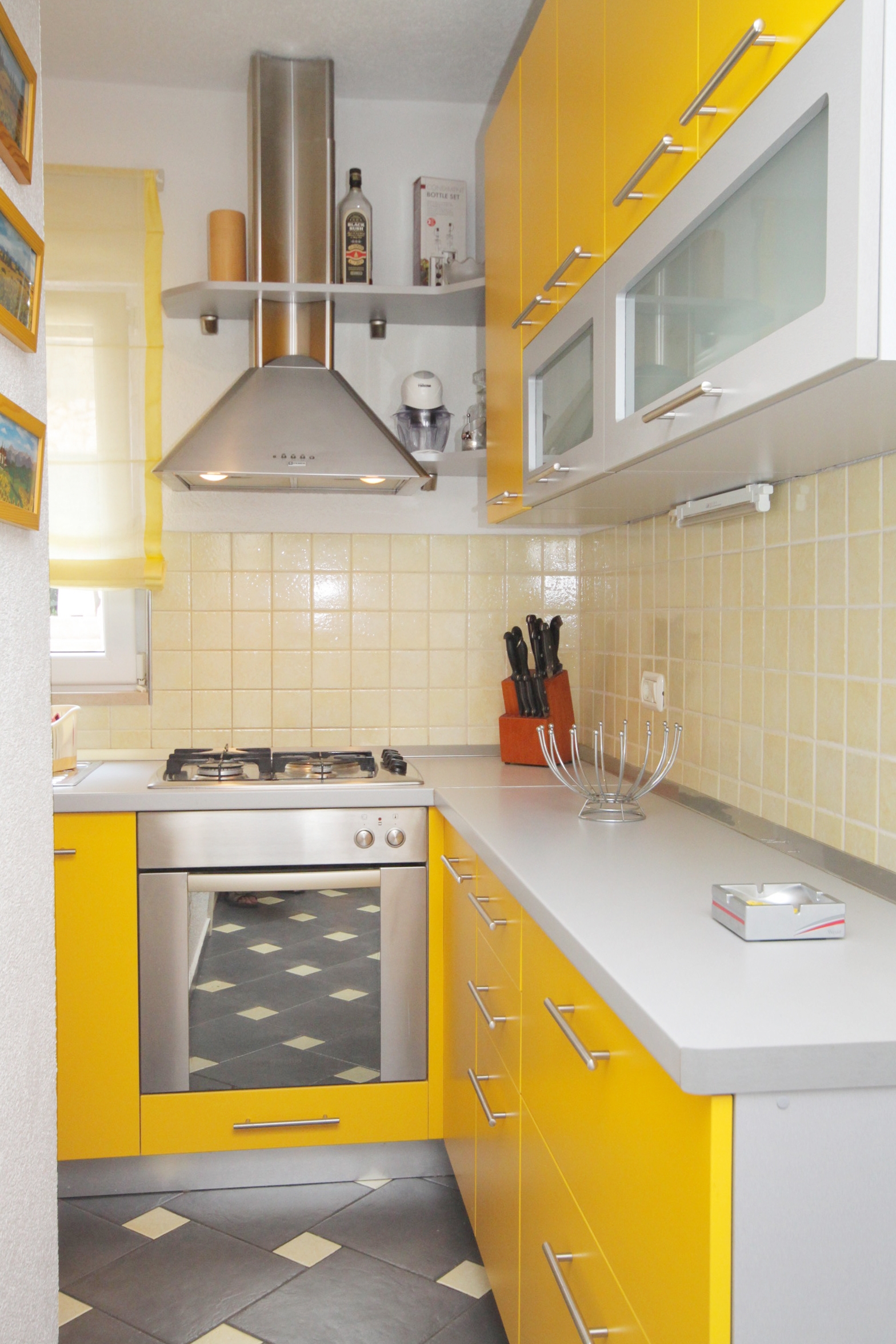 Four bedroom house with terrace and sea view Postira, Brač  K