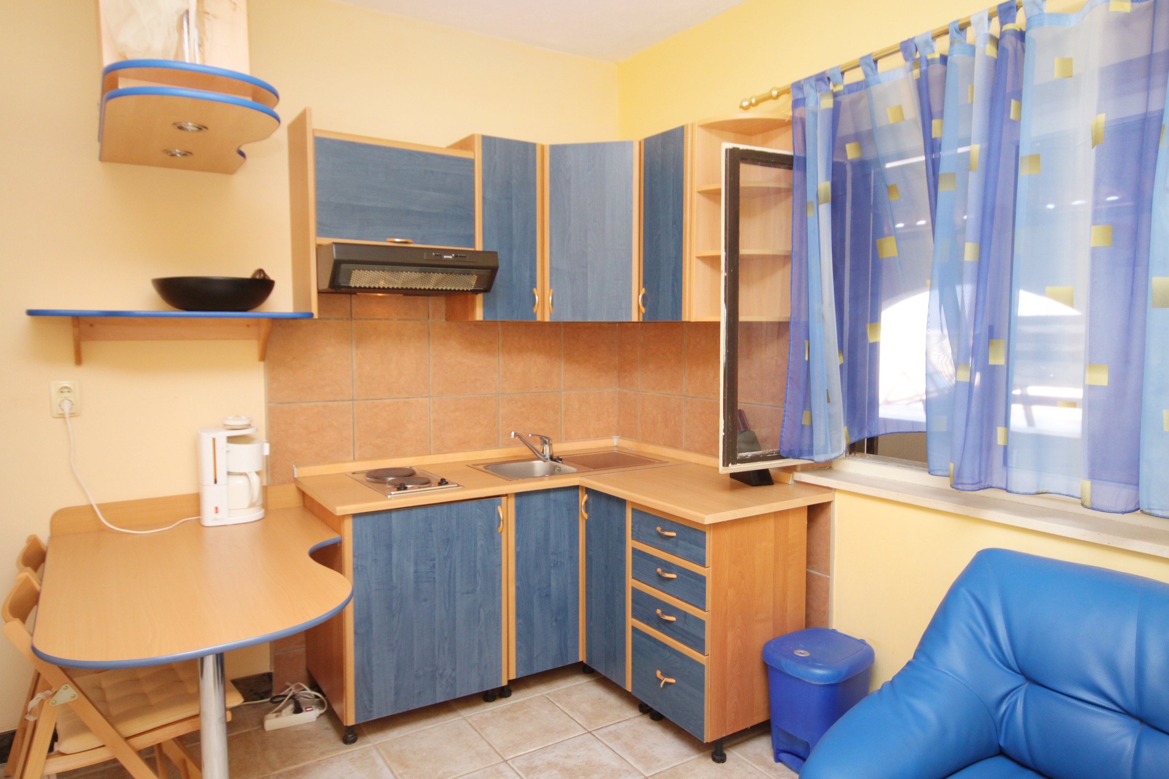 Four bedroom house with terrace and sea view Postira, Brač  K