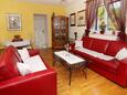 Postira, Living room 2 in the house, air condition available, (pet friendly) and WiFi.