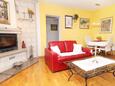 Postira, Living room 2 in the house, air condition available, (pet friendly) and WiFi.
