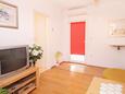 Postira, Living room 1 in the house, air condition available, (pet friendly) and WiFi.