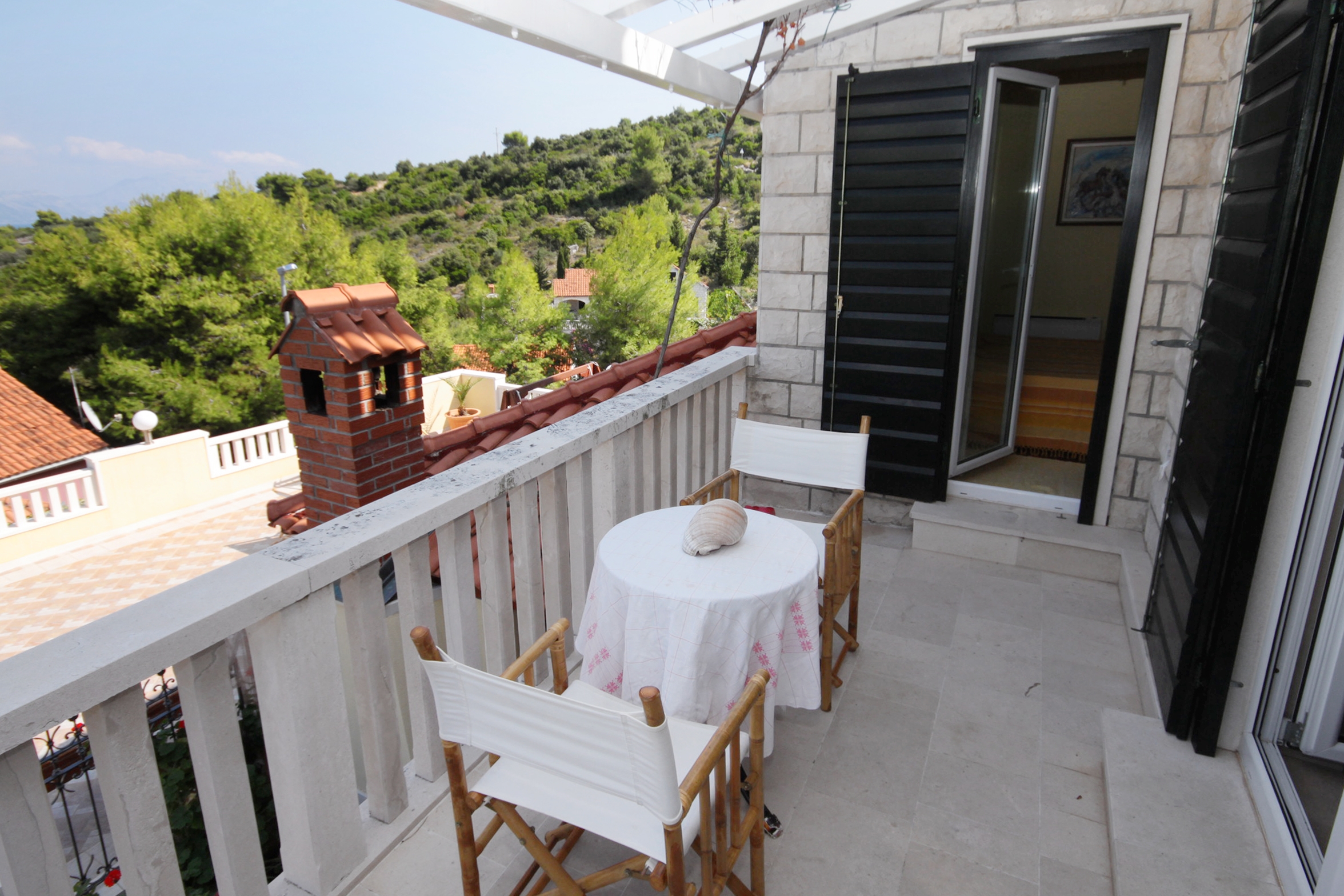 Four bedroom house with terrace and sea view Postira, Brač  K
