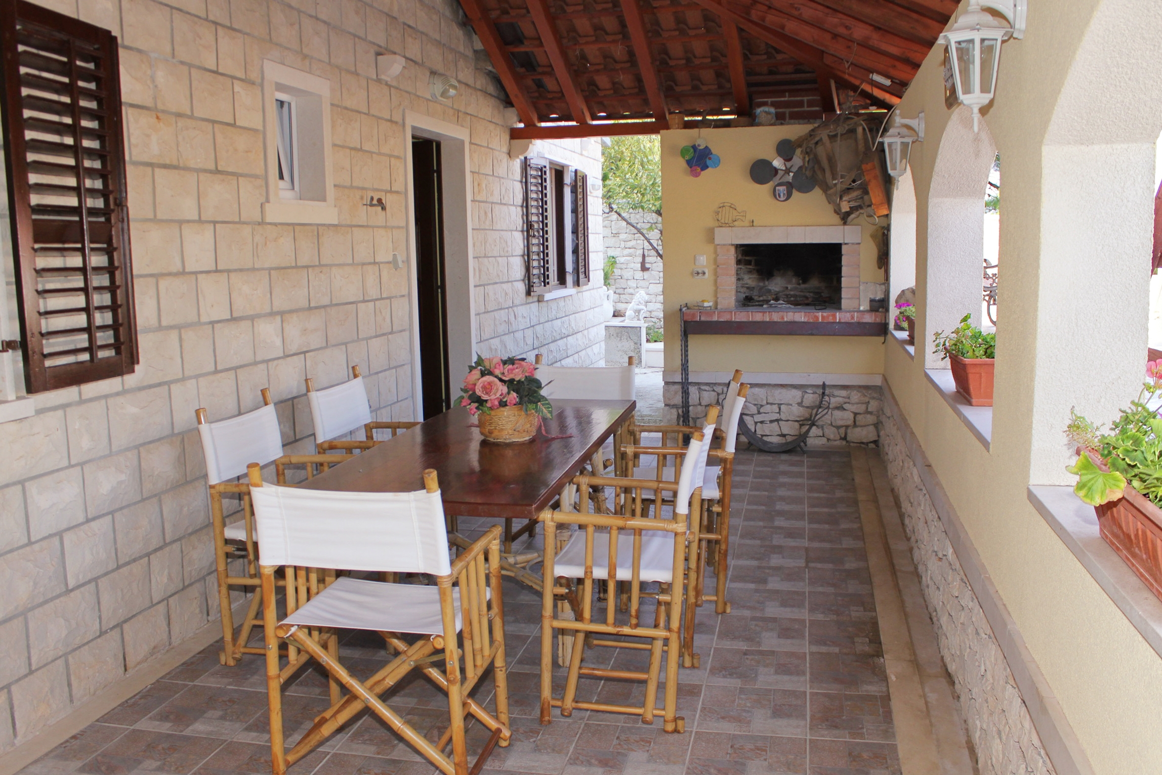 Four bedroom house with terrace and sea view Postira, Brač  K