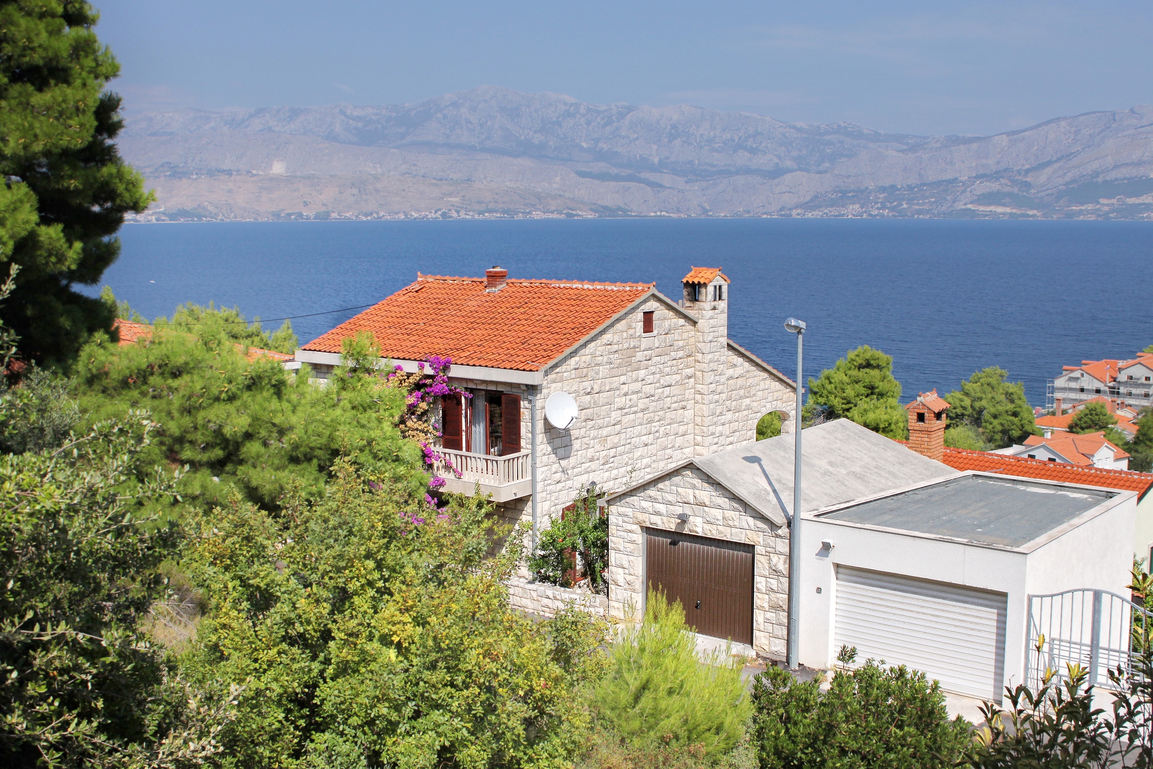 Four bedroom house with terrace and sea view Postira, Brač  K