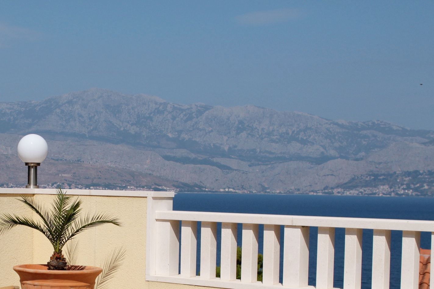 Four bedroom house with terrace and sea view Postira, Brač  K