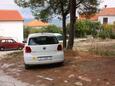 Parking lot Splitska, Brač, Parking lot 5664 - Apartments by the sea.
