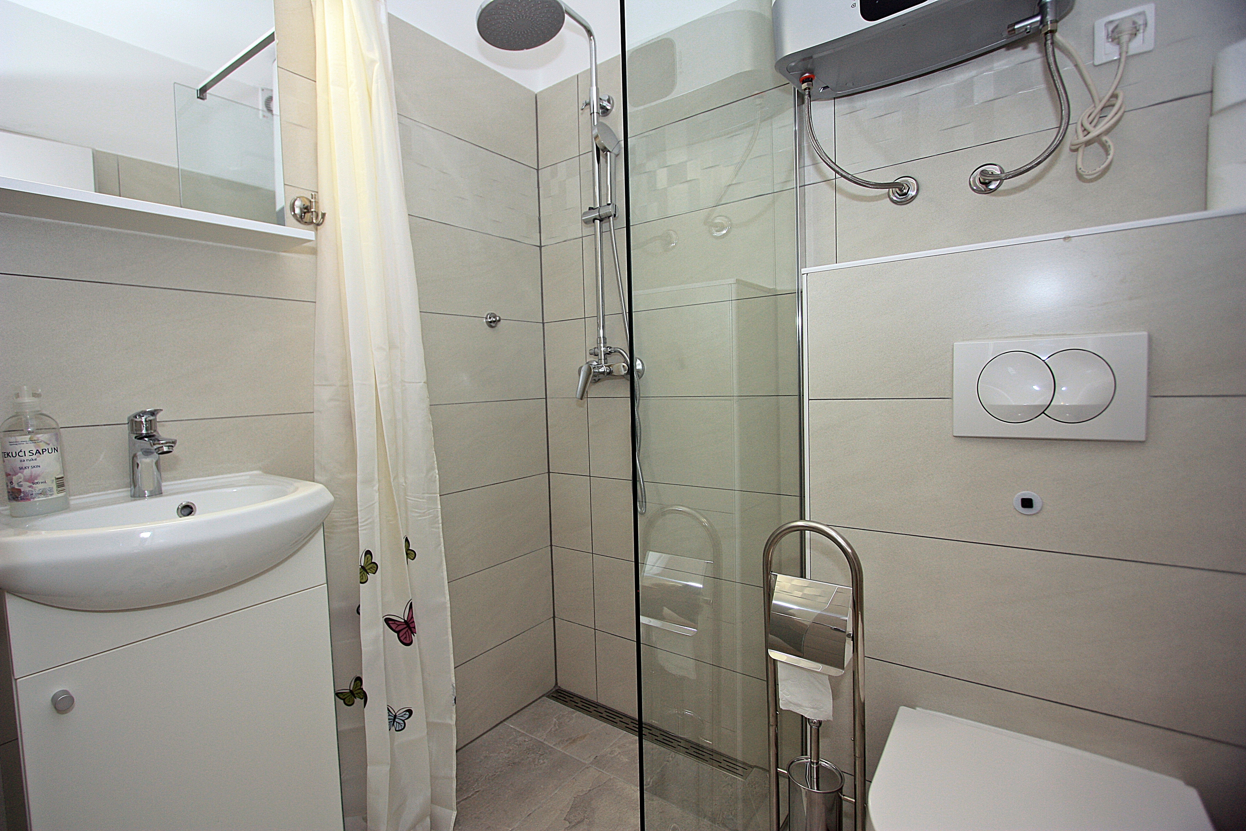 Three bedroom apartment with terrace Supetar, Brač  A-a