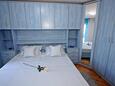 Supetar, Bedroom 2 in the apartment, air condition available and WiFi.