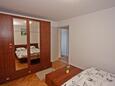 Supetar, Bedroom 1 in the apartment, air condition available and WiFi.