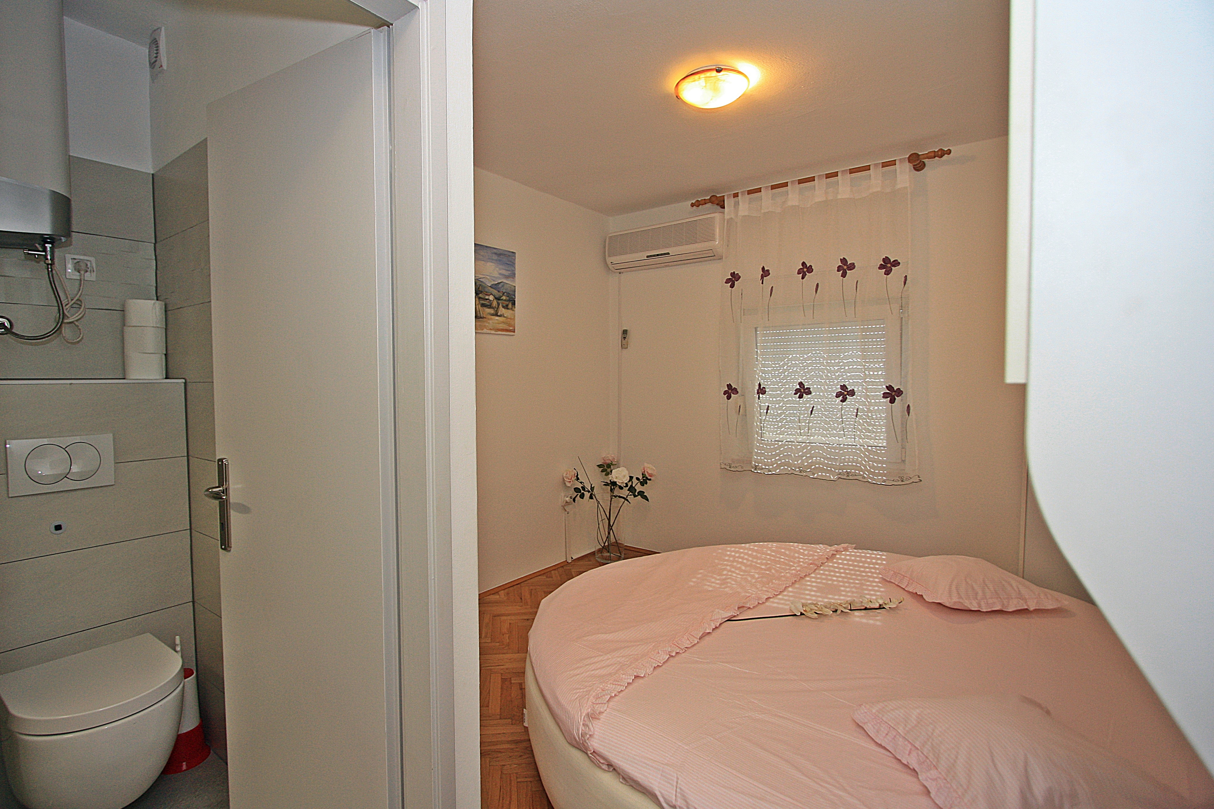 Three bedroom apartment with terrace Supetar, Brač  A-a