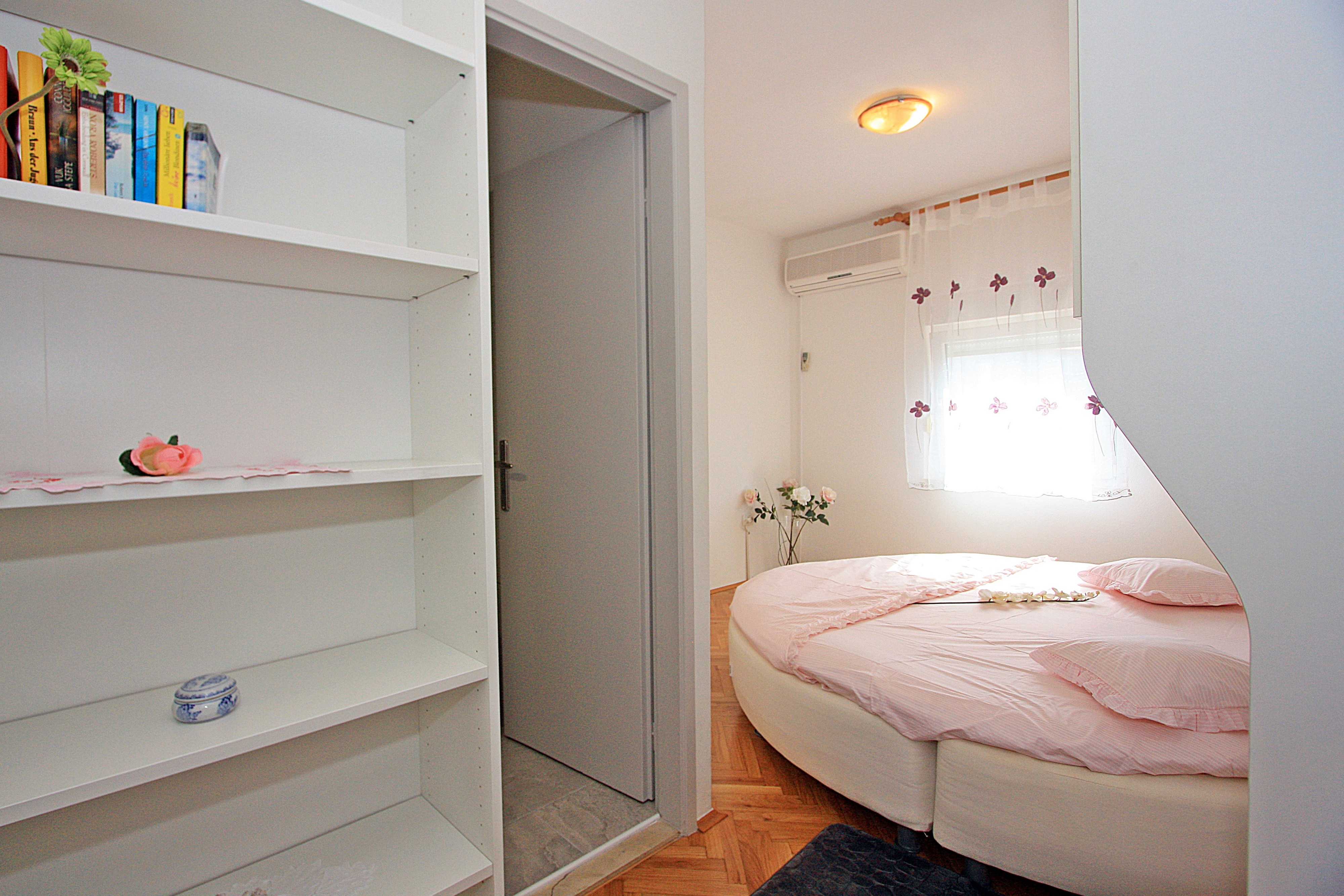 Three bedroom apartment with terrace Supetar, Brač  A-a