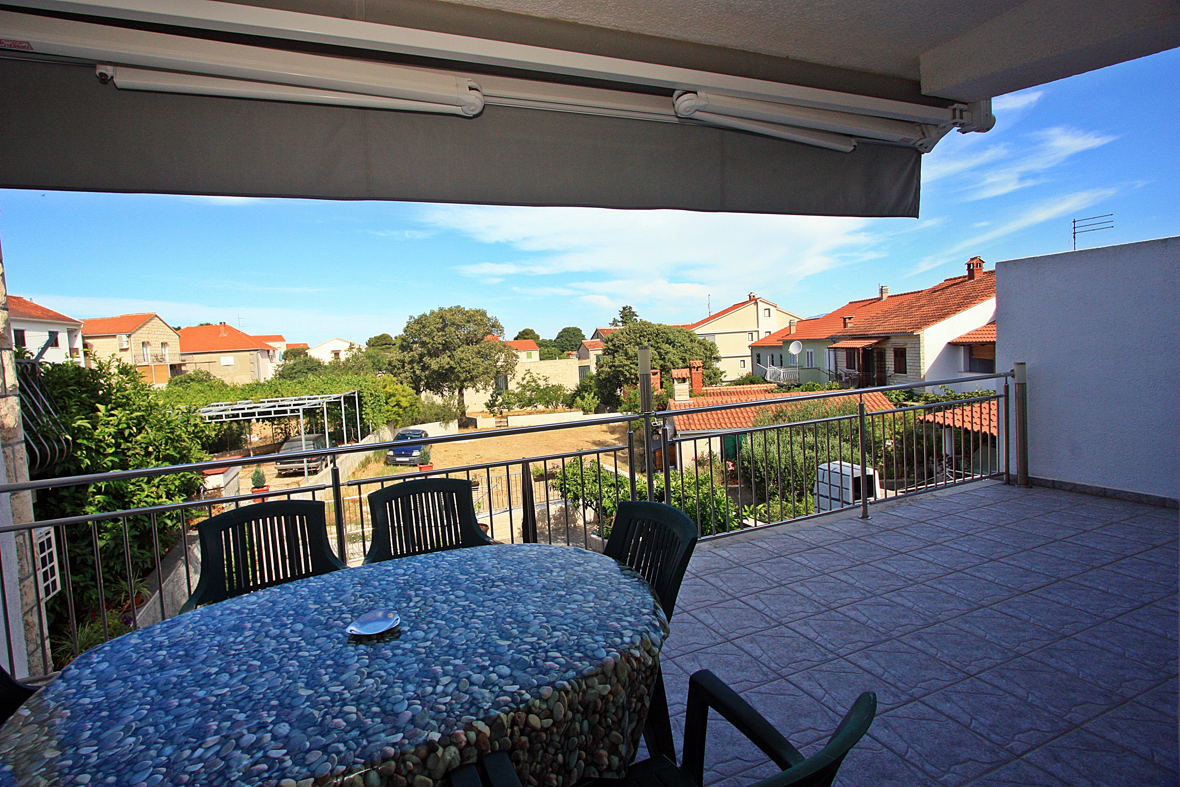 Three bedroom apartment with terrace Supetar, Brač  A-a