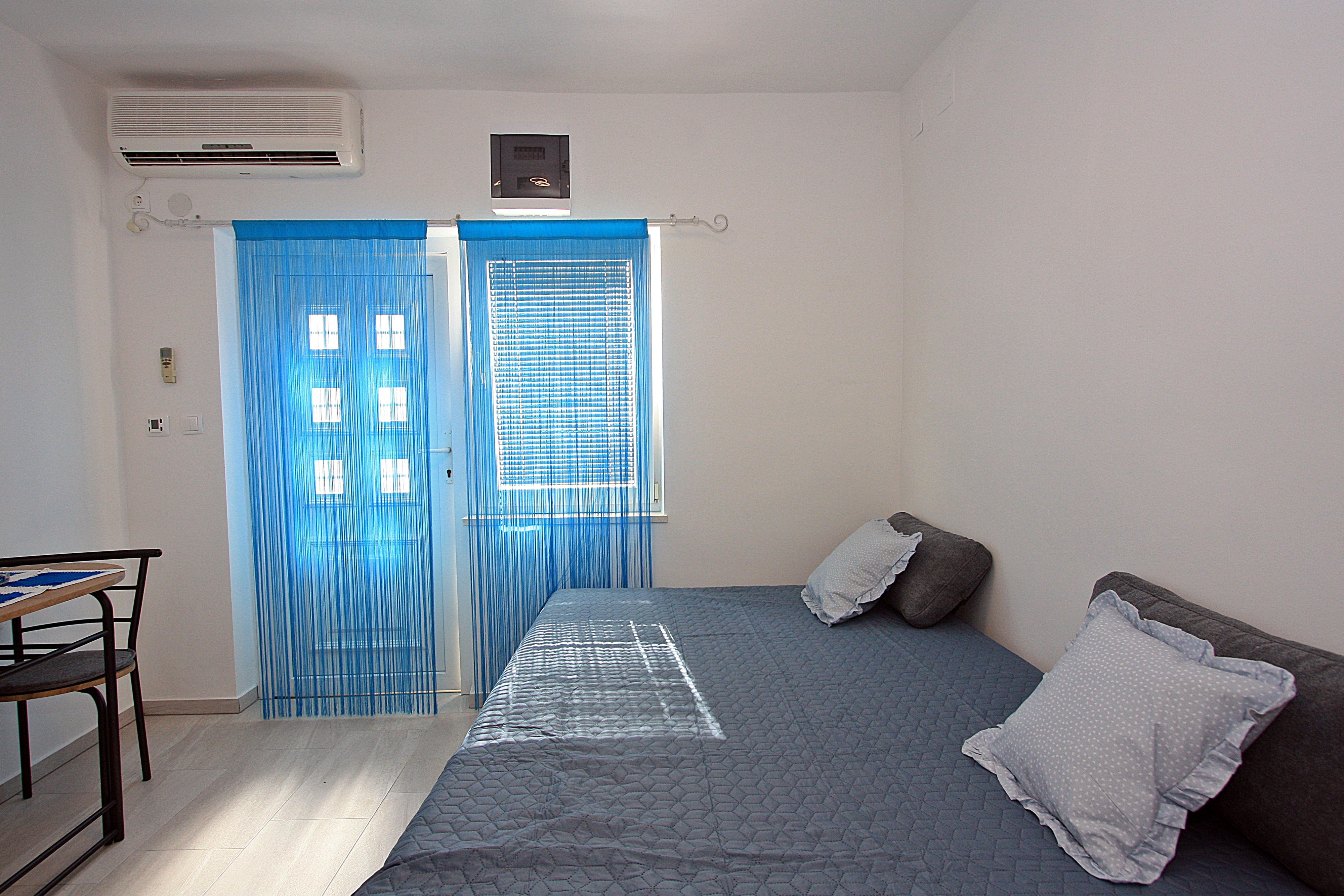 Studio flat with terrace Supetar, Brač (AS-5665-a) Studio flat with terrace Supetar, Brač (AS-5665-a)