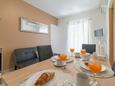 Jídelna Nin, Jídelna v ubytování typu apartment, s klimatizací a WiFi.