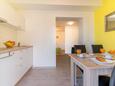 Nin, Dining room in the apartment, air condition available and WiFi.