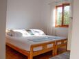 Спальня 2 Splitska, Спальня 2 в размещении типа house, Домашние животные допускаются и WiFi.