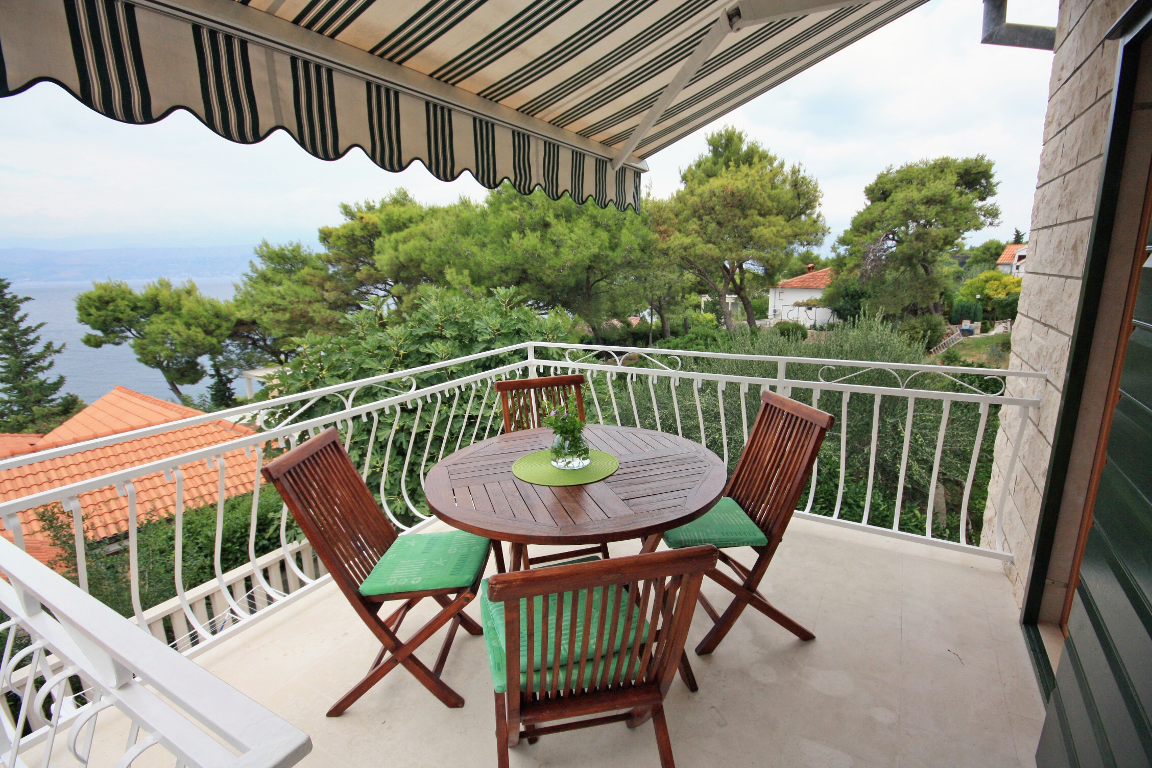 Three bedroom house with terrace and sea view Splitska, Brač  K