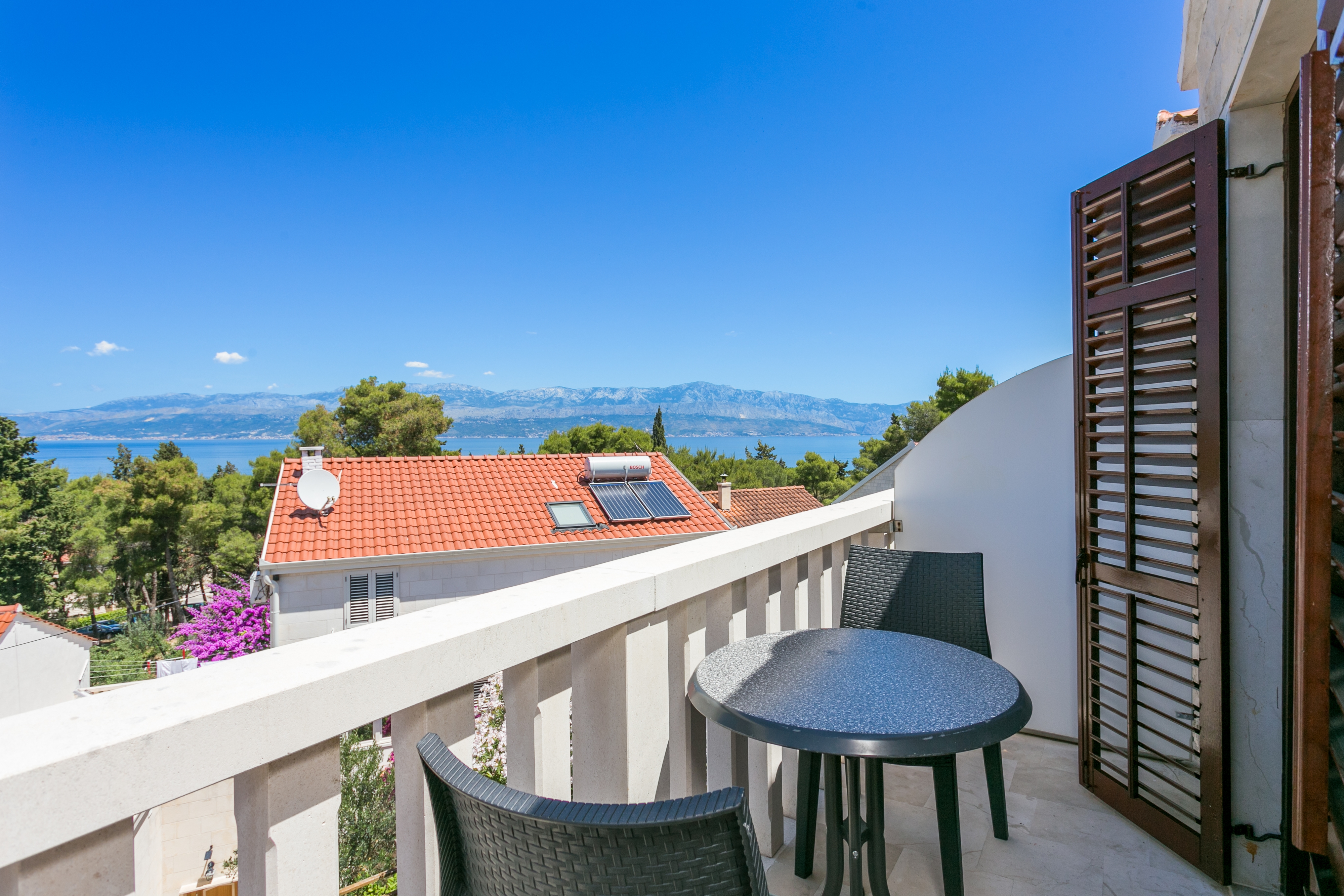 Three bedroom apartment with balcony and sea view Supetar, Brač  A-a