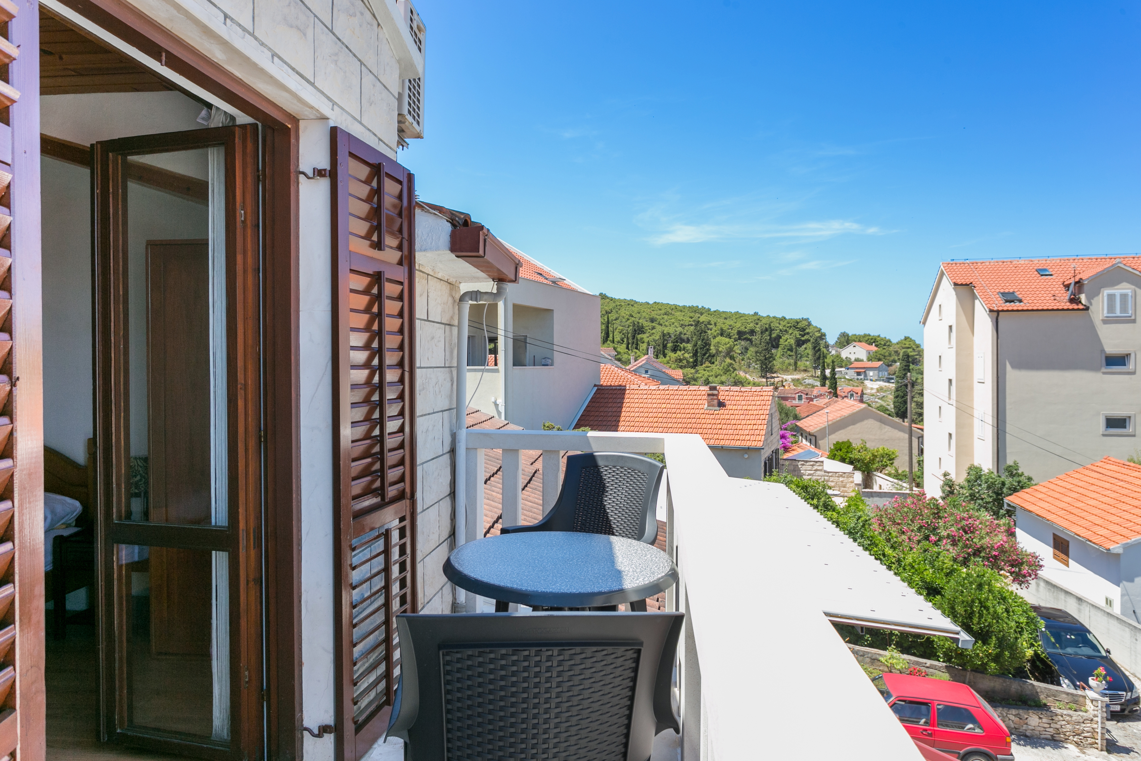 Three bedroom apartment with balcony and sea view Supetar, Brač  A-a