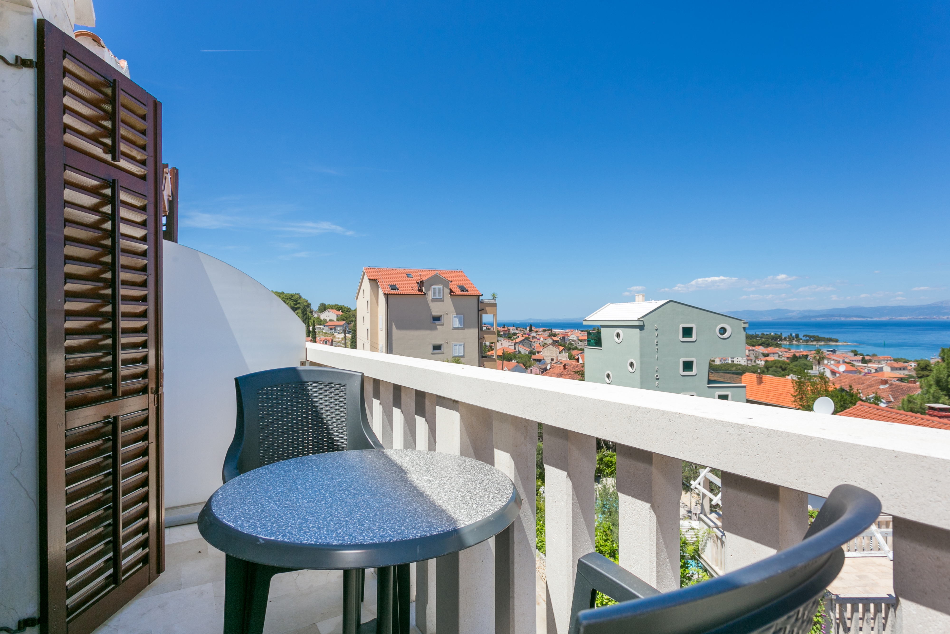 Three bedroom apartment with balcony and sea view Supetar, Brač  A-a