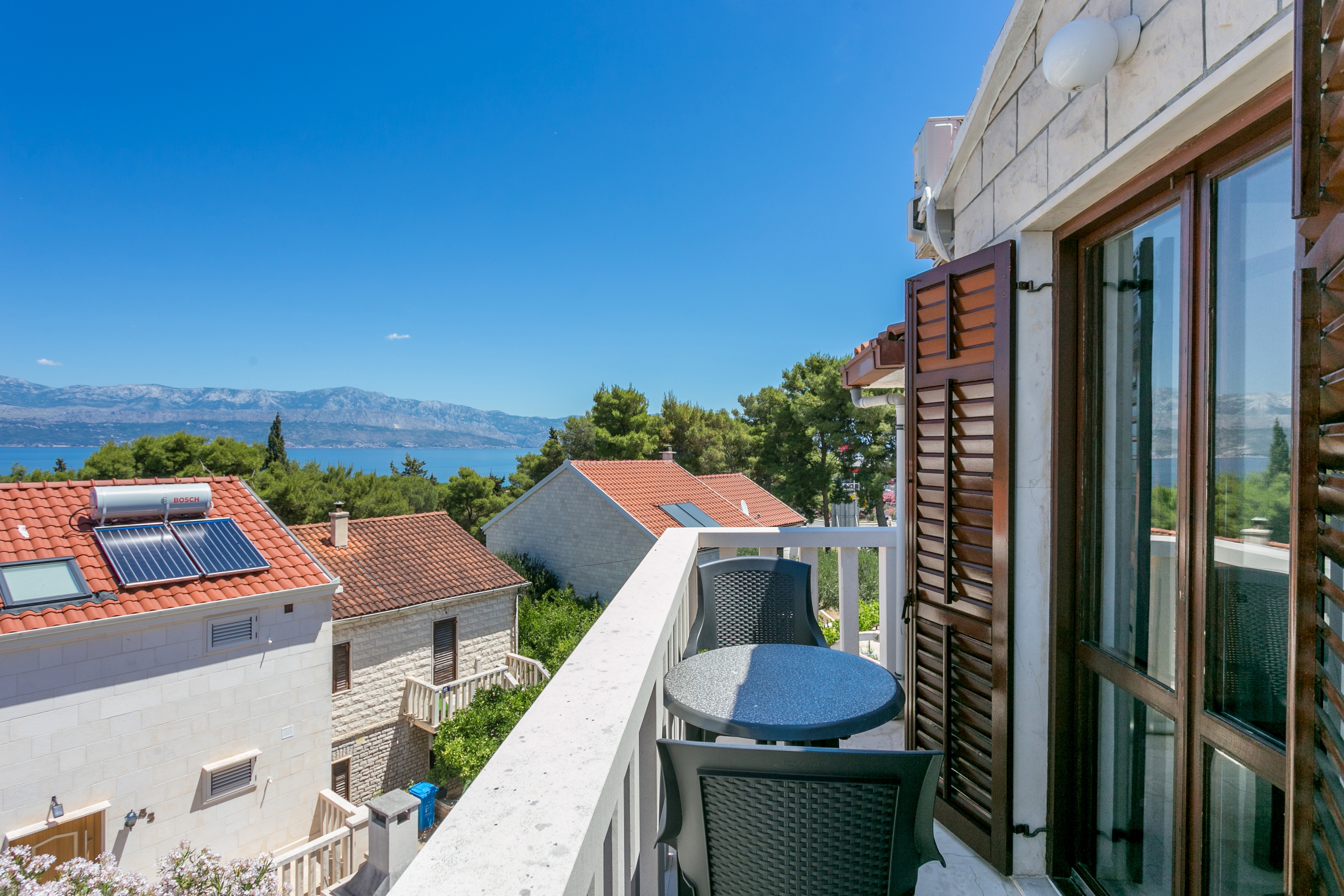 Three bedroom apartment with balcony and sea view Supetar, Brač  A-a