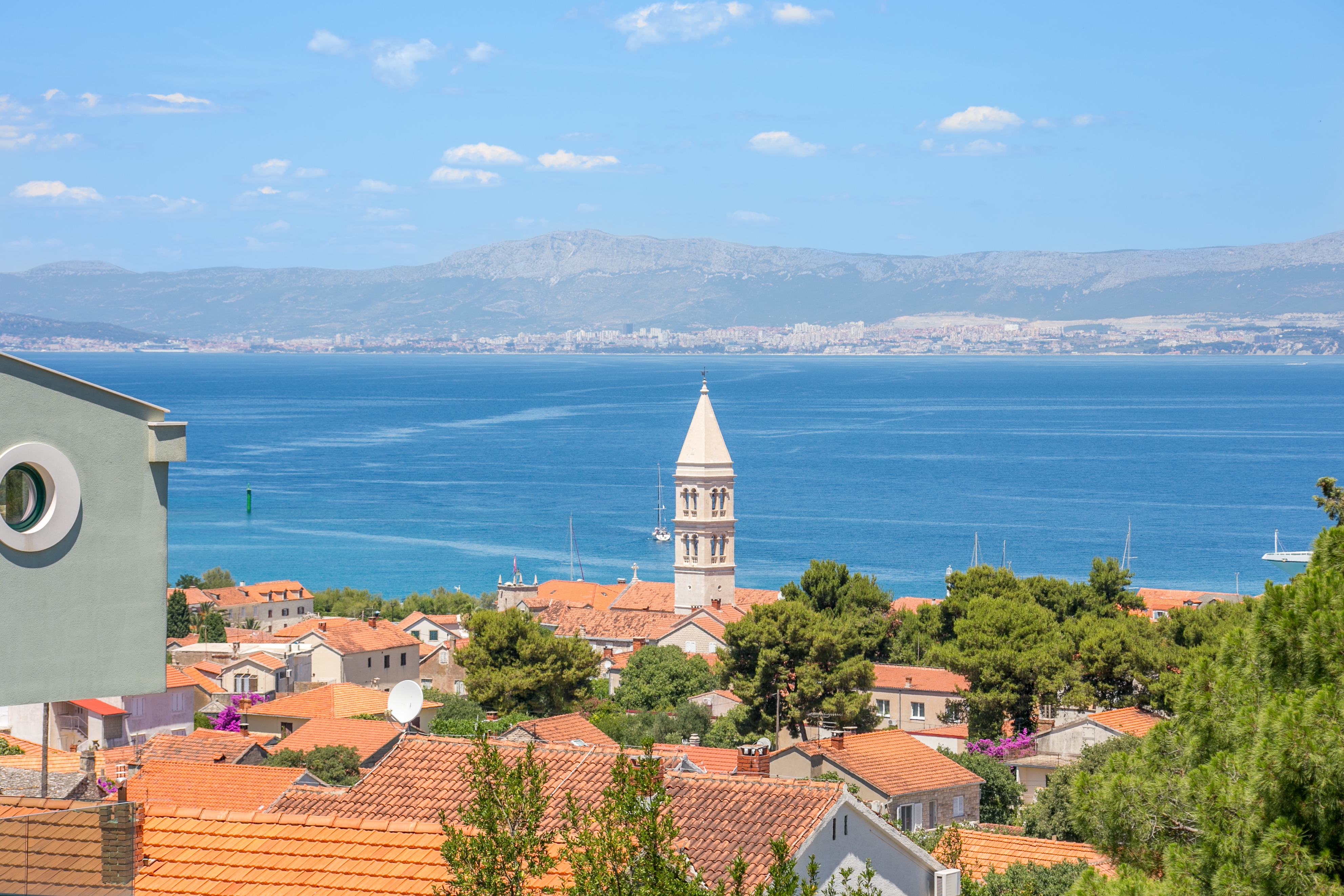 Three bedroom apartment with balcony and sea view Supetar, Brač  A-a