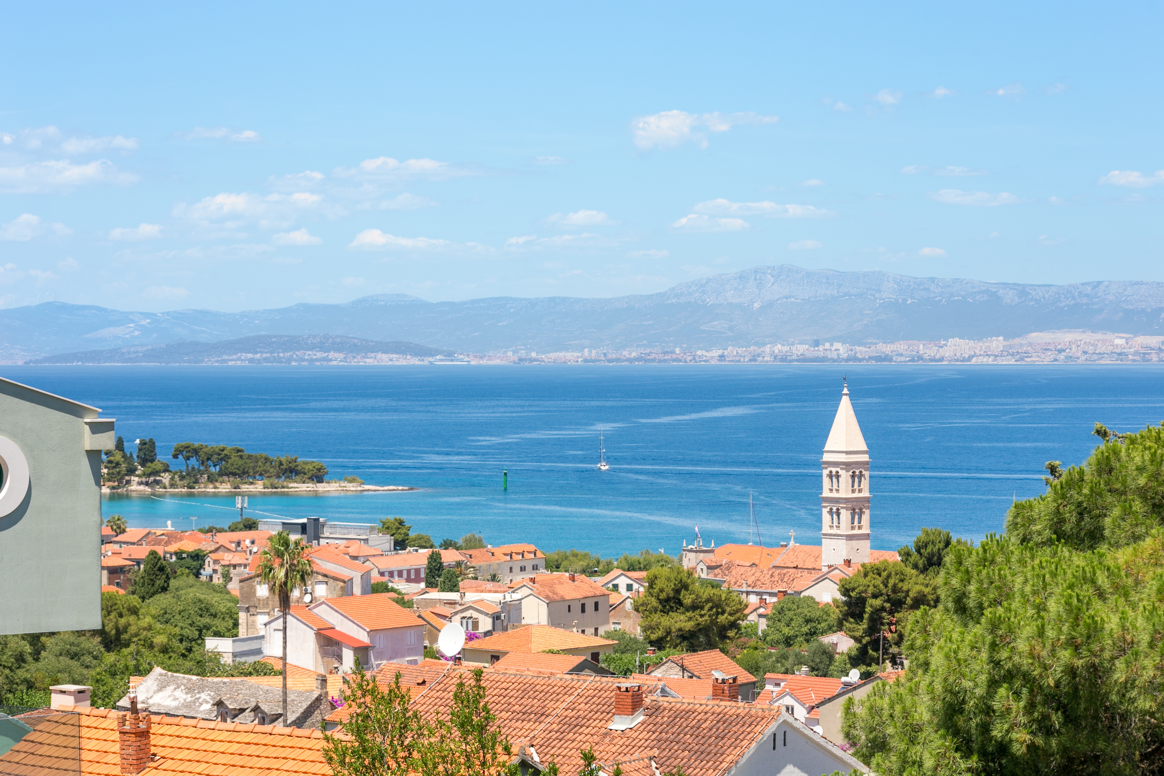 Three bedroom apartment with balcony and sea view Supetar, Brač  A-a