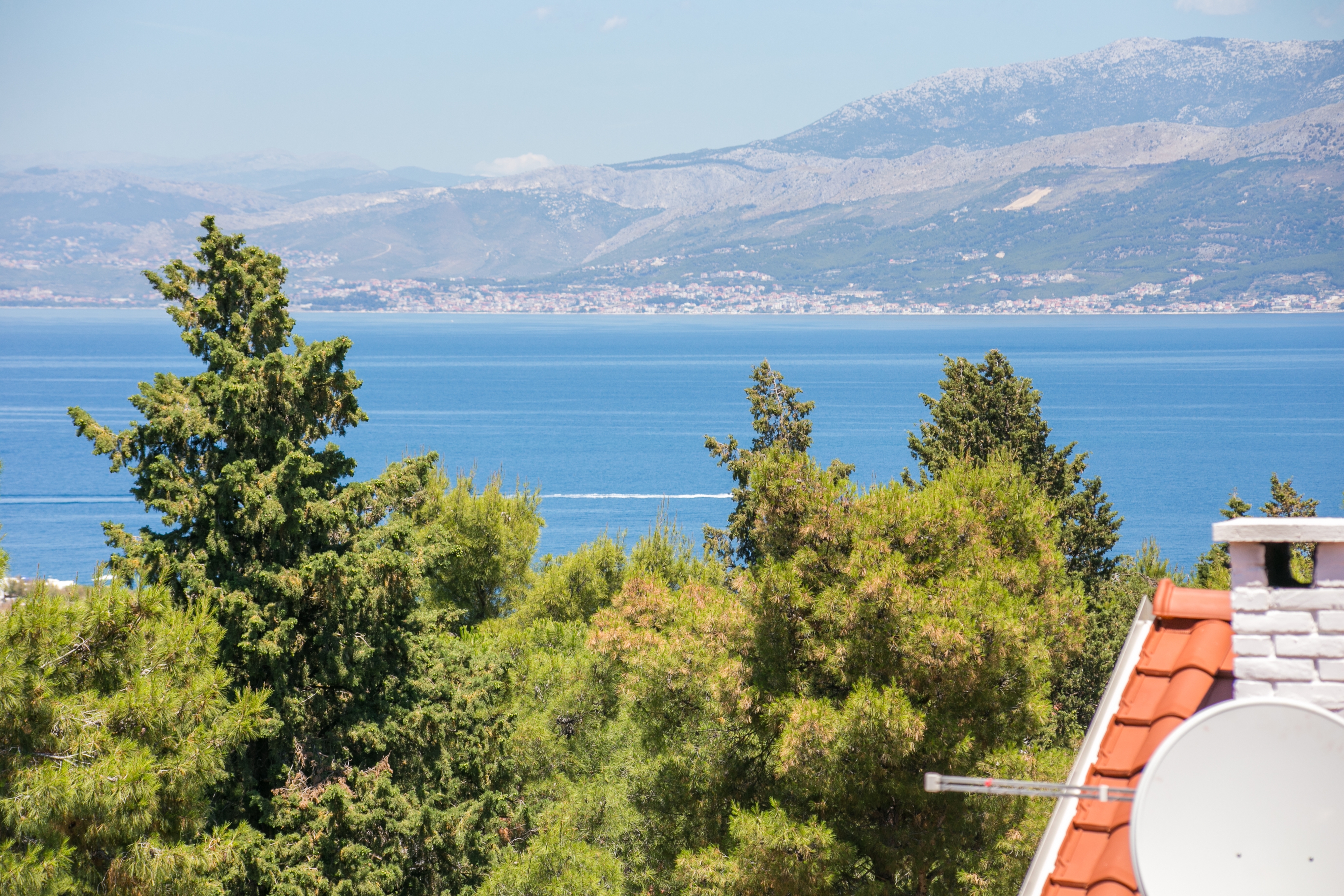 Three bedroom apartment with balcony and sea view Supetar, Brač  A-a