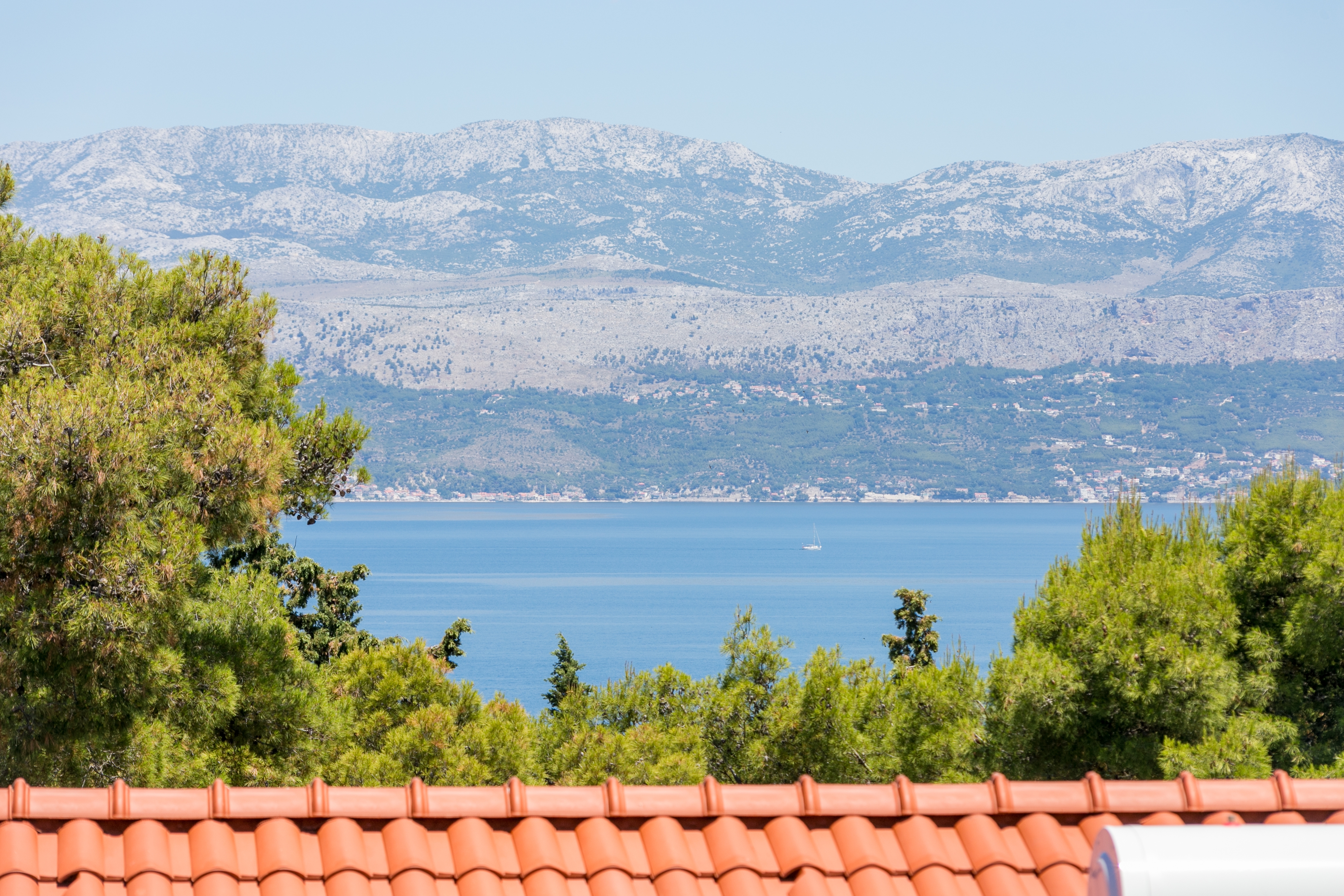 Three bedroom apartment with balcony and sea view Supetar, Brač  A-a