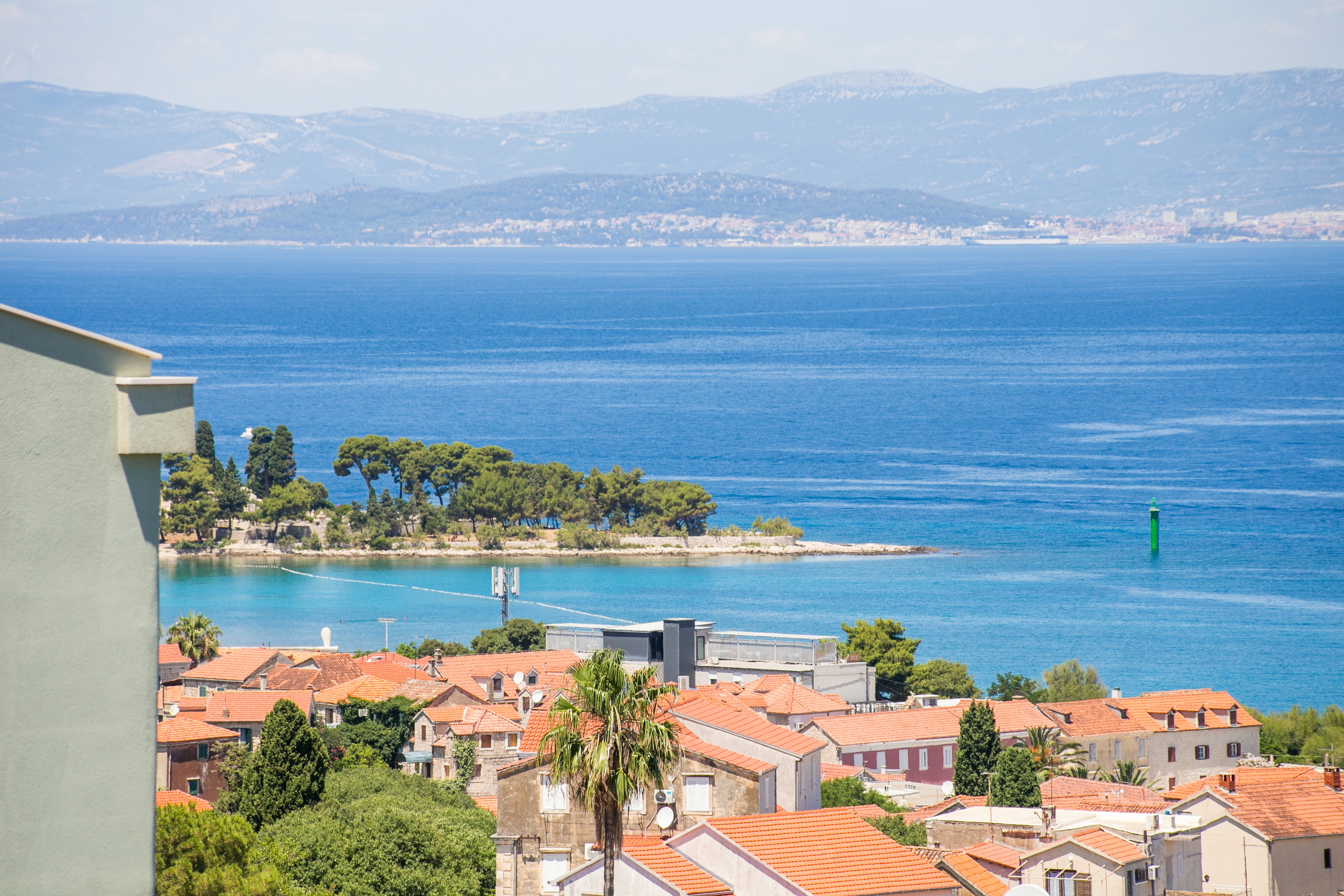 Three bedroom apartment with balcony and sea view Supetar, Brač  A-a