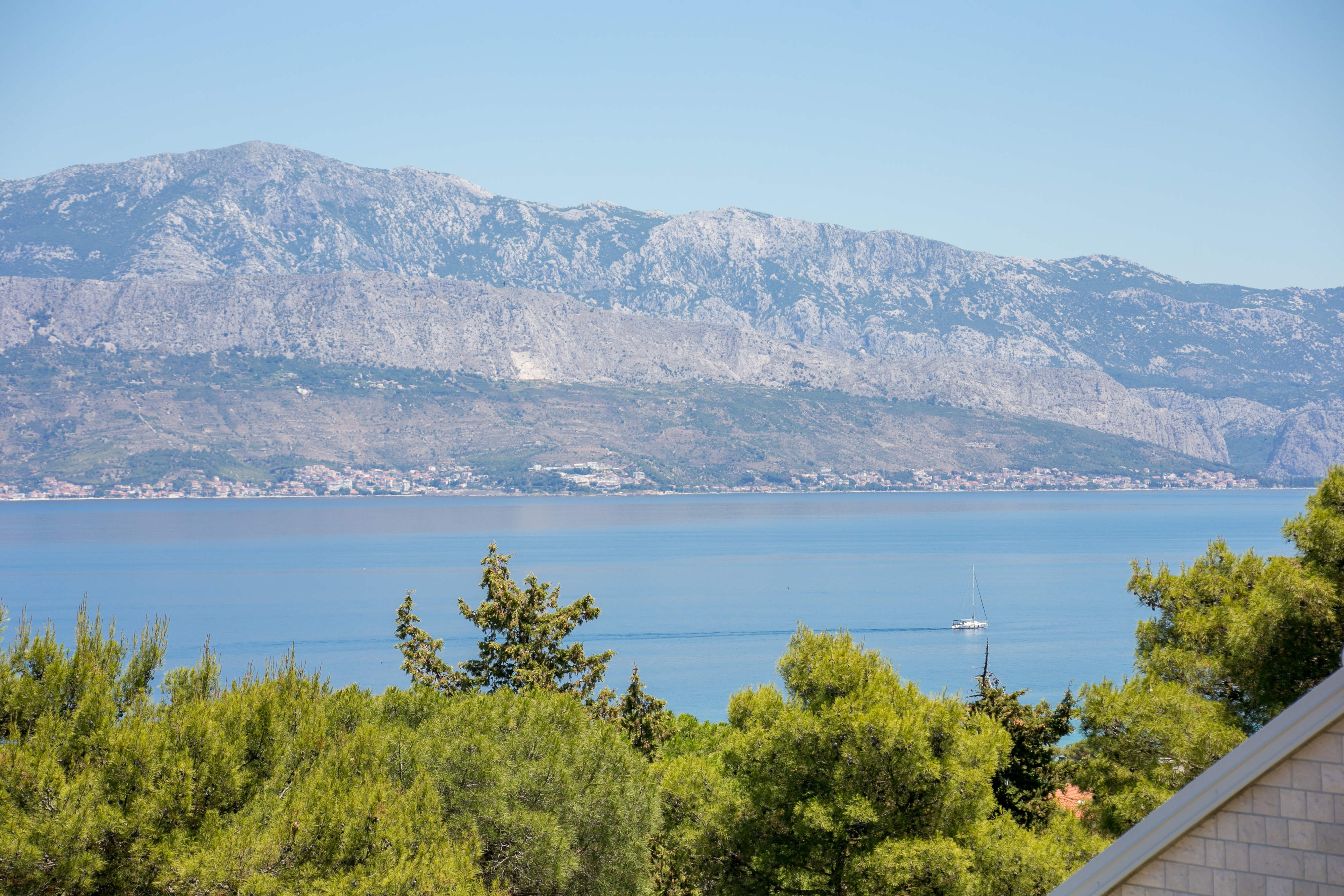 Three bedroom apartment with balcony and sea view Supetar, Brač  A-a