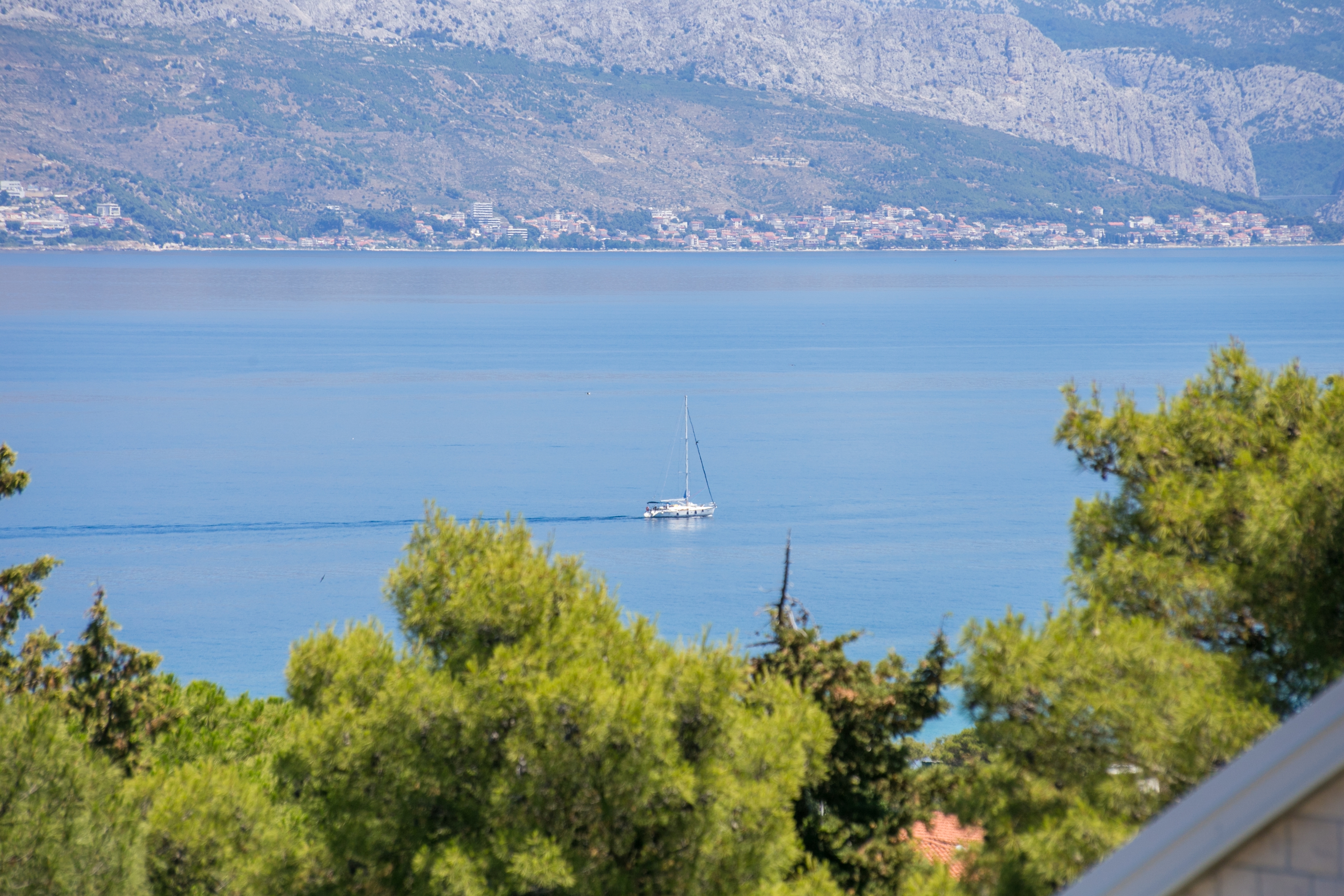 Three bedroom apartment with balcony and sea view Supetar, Brač  A-a