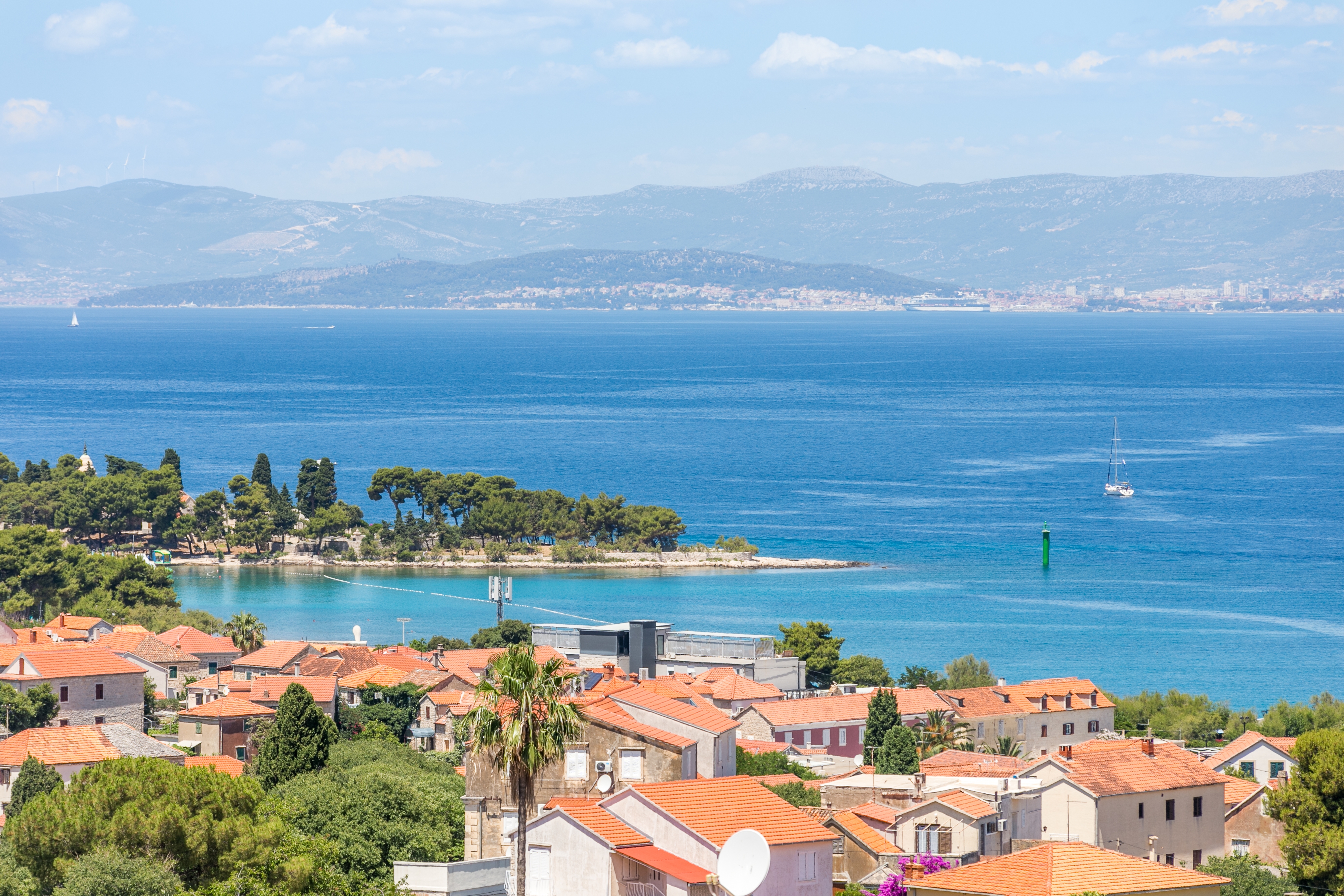 Three bedroom apartment with balcony and sea view Supetar, Brač  A-a