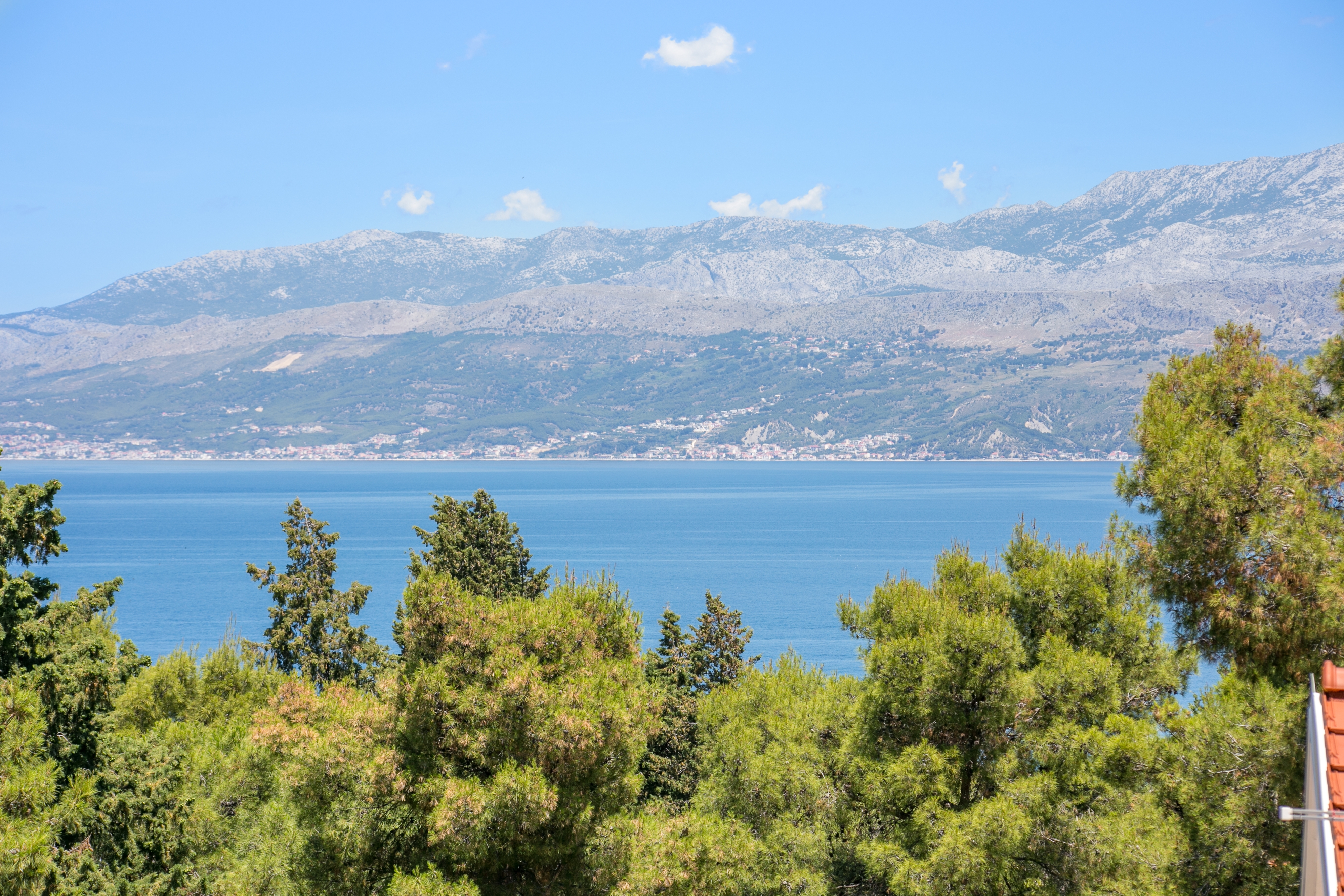 Three bedroom apartment with balcony and sea view Supetar, Brač  A-a