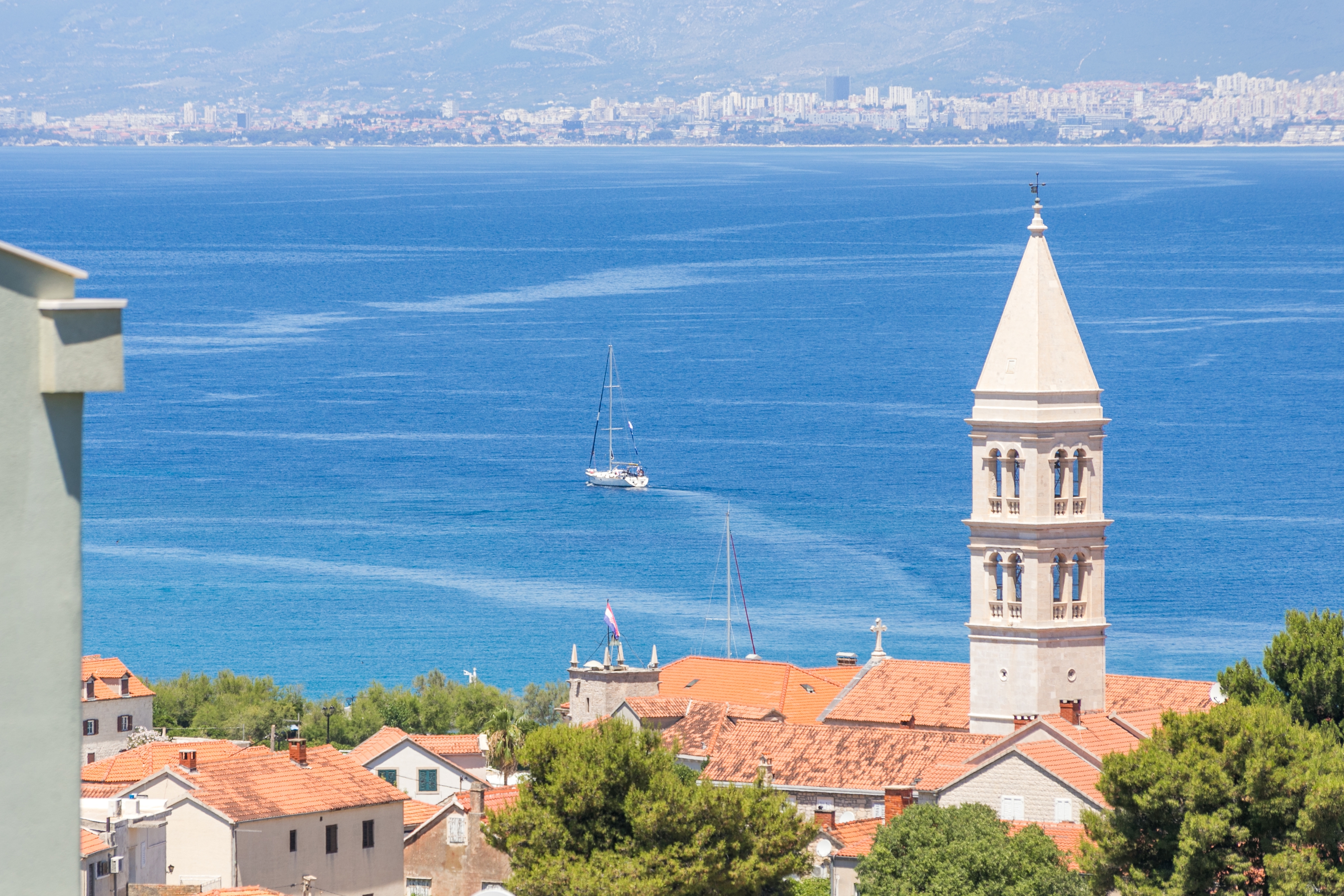 Three bedroom apartment with balcony and sea view Supetar, Brač  A-a