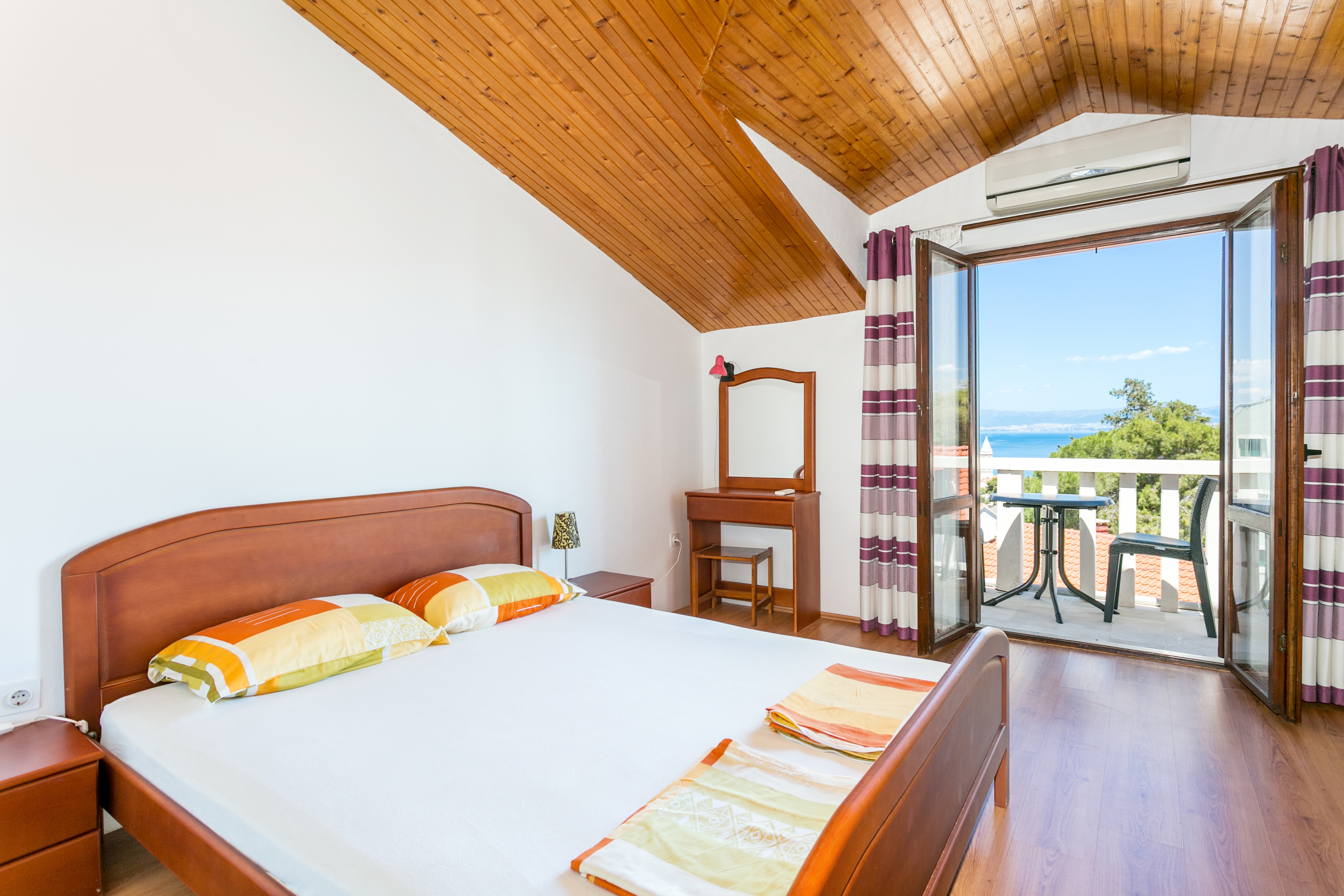 Three bedroom apartment with balcony and sea view Supetar, Brač (A-5670-a)