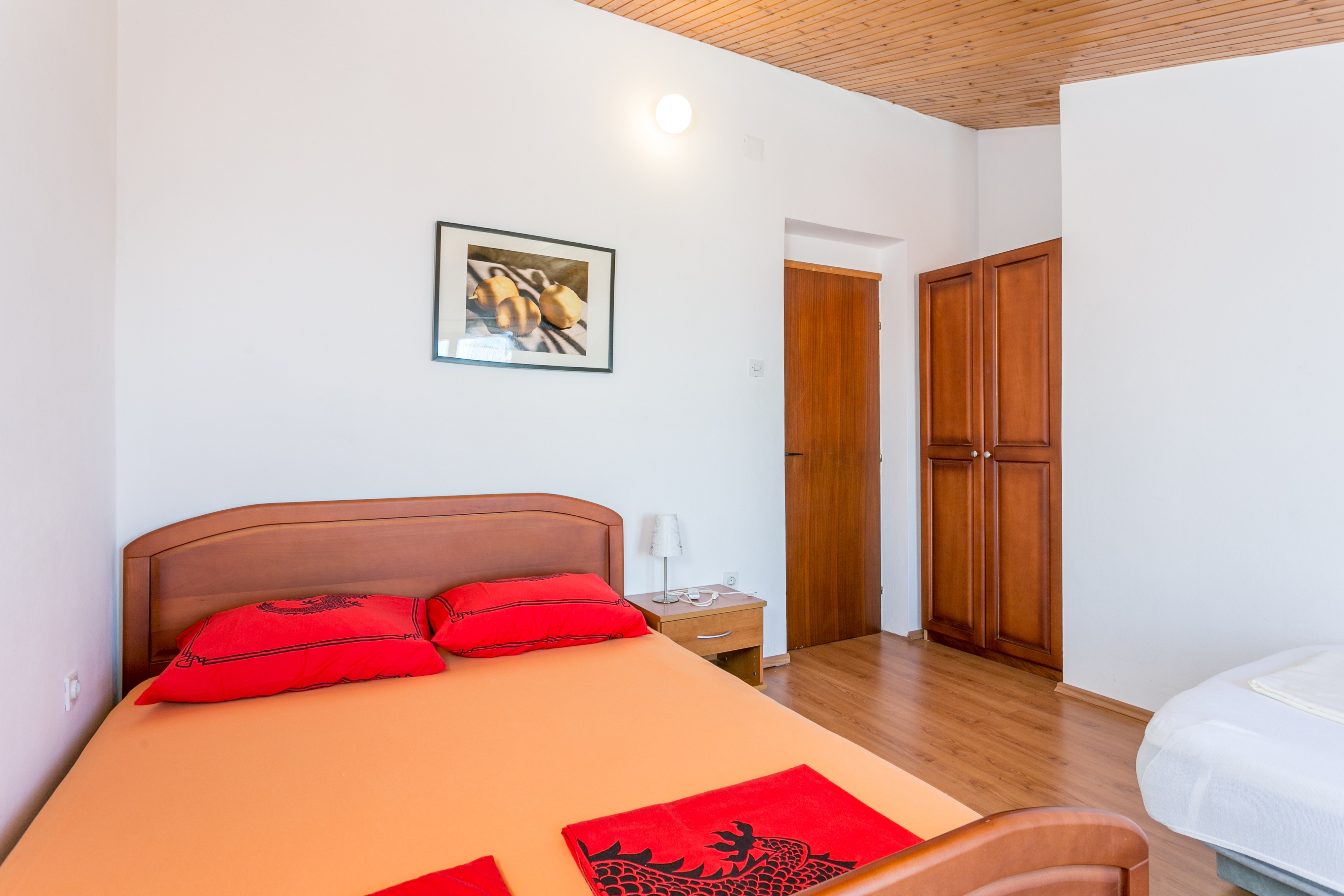 Three bedroom apartment with balcony and sea view Supetar, Brač  A-a
