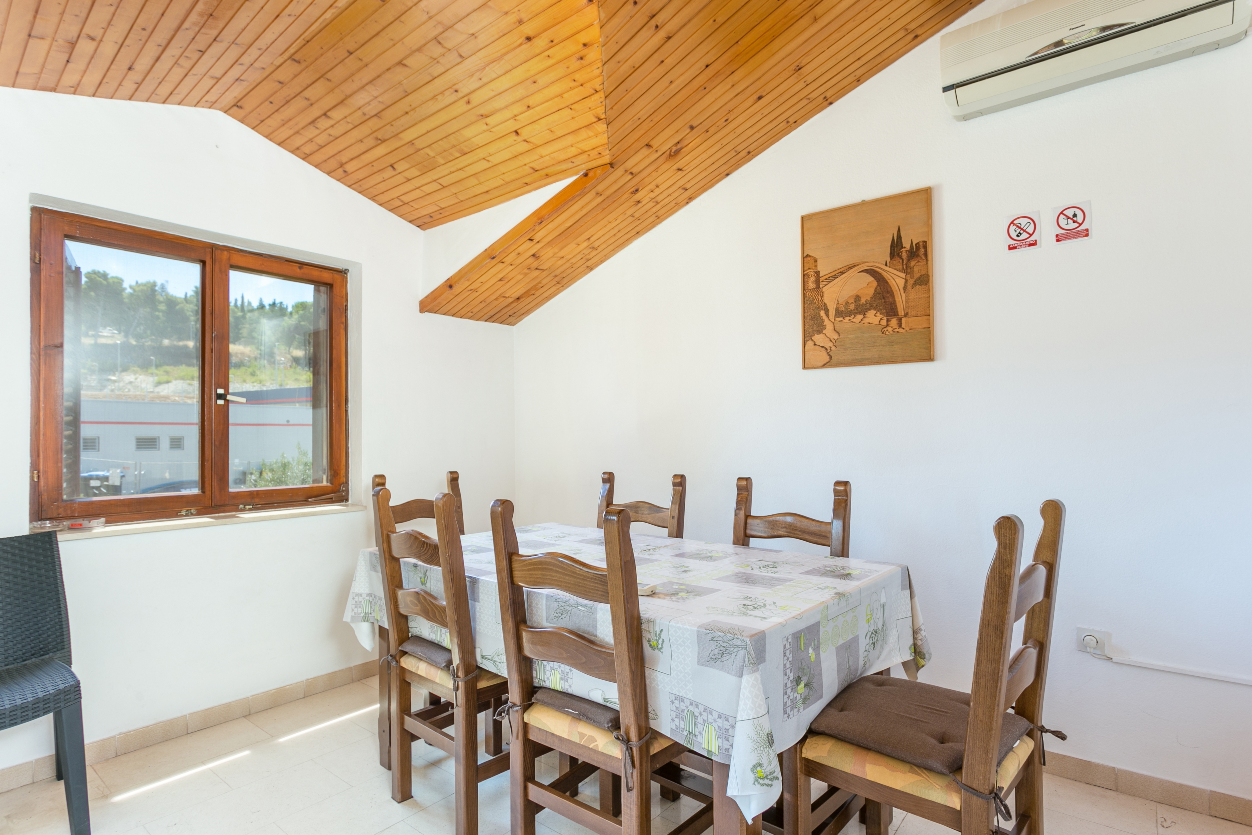 Three bedroom apartment with balcony and sea view Supetar, Brač (A-5670-a) Three bedroom apartment with balcony and sea view Supetar, Brač (A-5670-a)