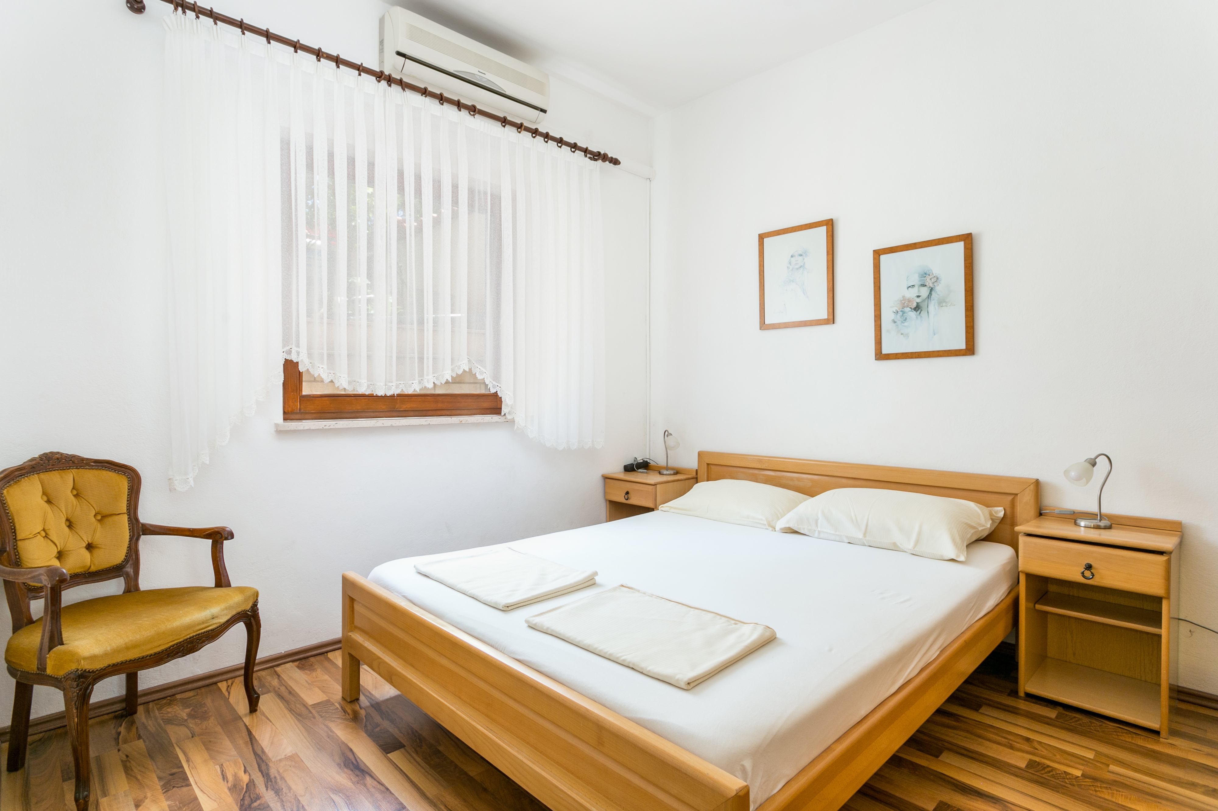 One bedroom apartment with terrace Supetar, Brač  A-c