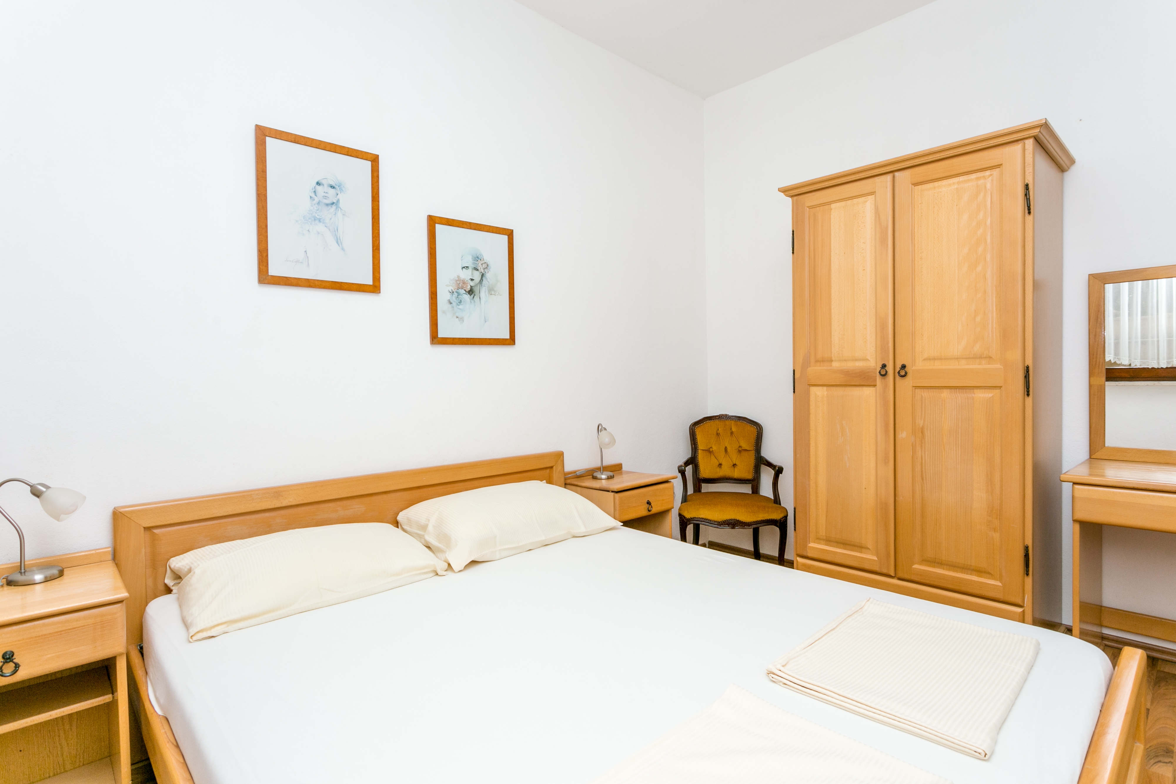 One bedroom apartment with terrace Supetar, Brač  A-c