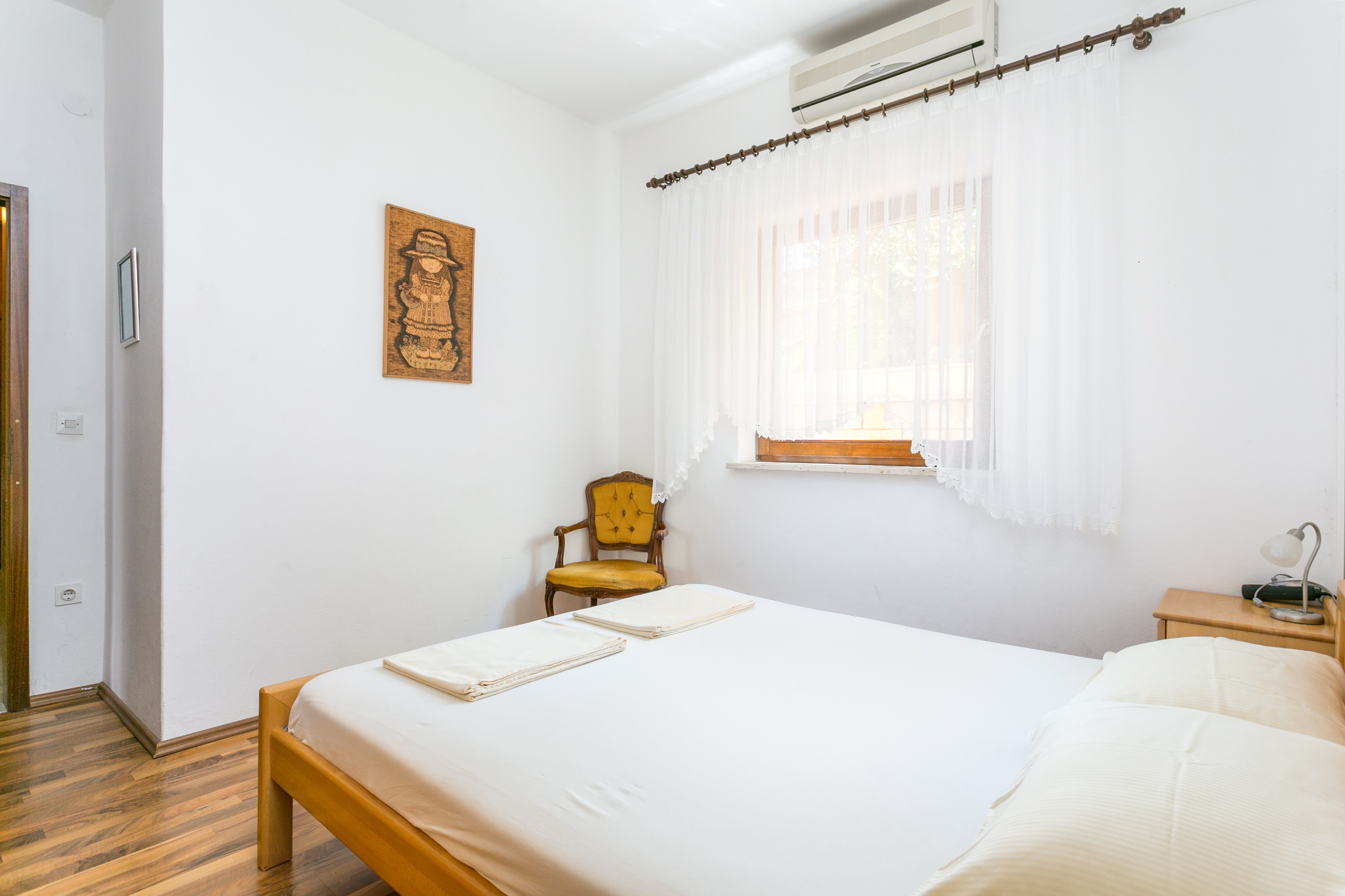 One bedroom apartment with terrace Supetar, Brač  A-c