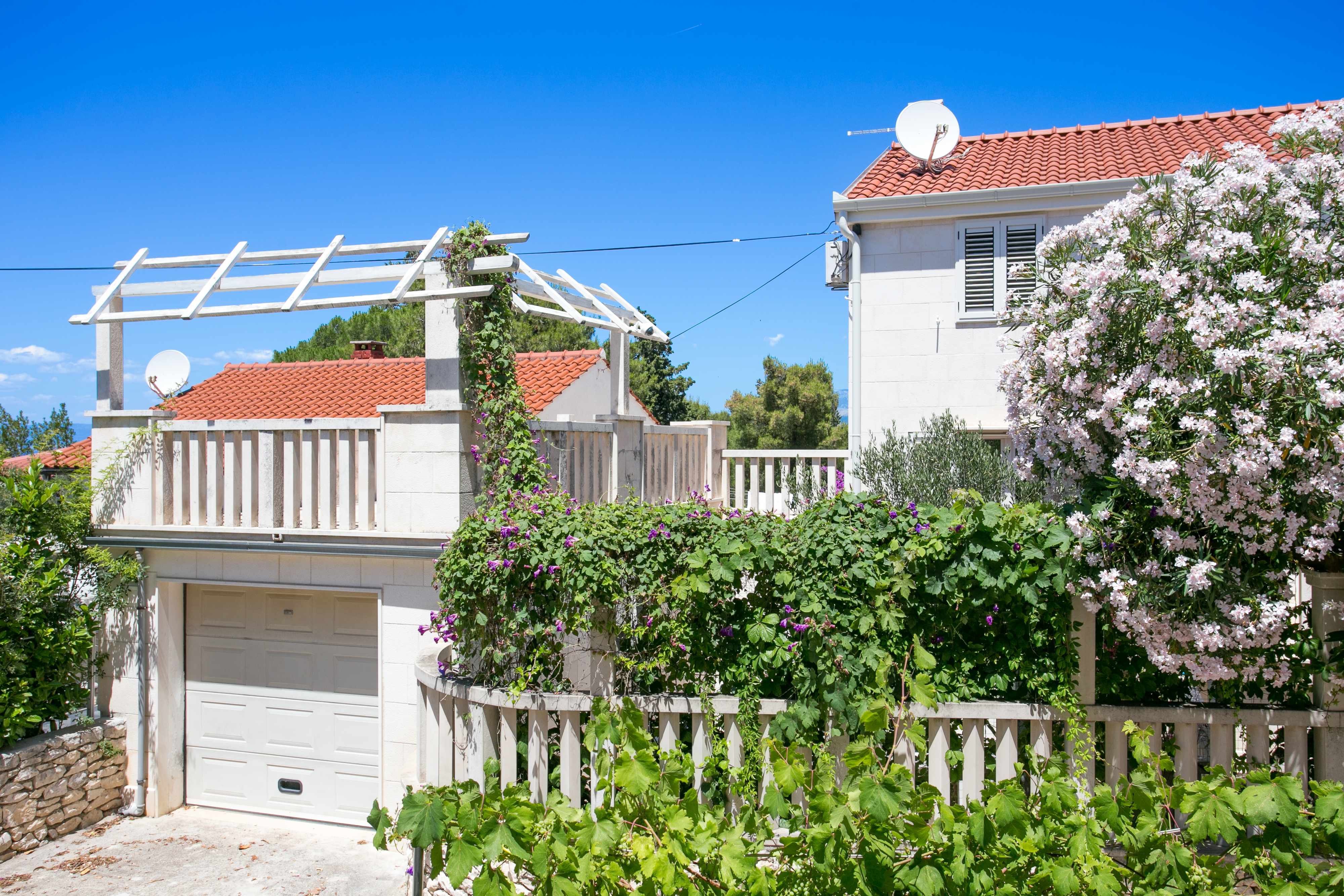One bedroom apartment with terrace Supetar, Brač  A-c
